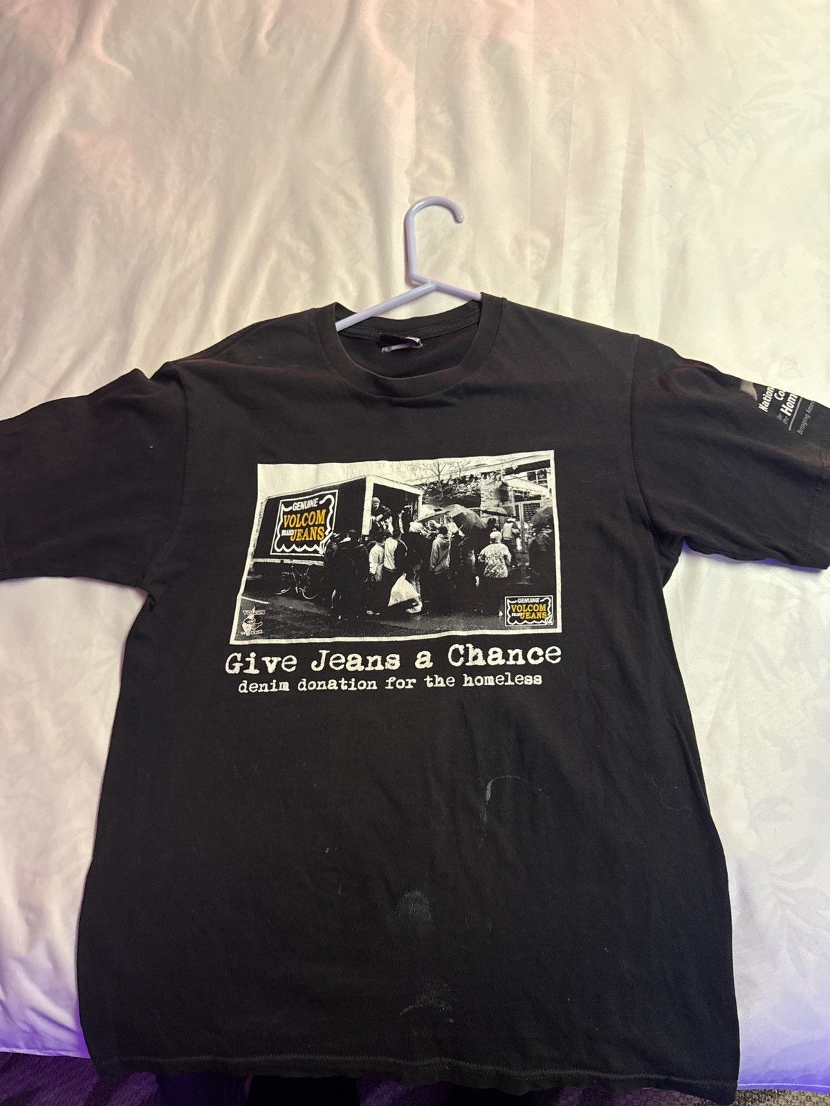 Vintage 2010 Rare OG Volcom NCA Homeless “Give Jeans a Chance” shirt Size US M / EU 48-50 / 2 - 6 Thumbnail