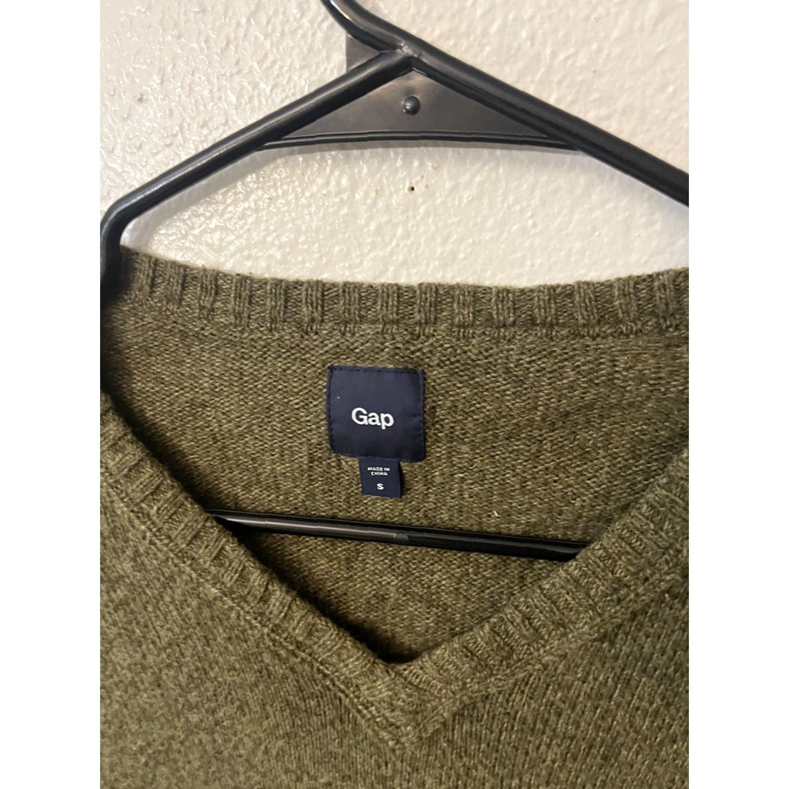 Gap Gap Sweater Men Small Green Wool Blend V-Neck Pullover Sweatshirt Regular Fit Casual S Green Gap Logo All Seasons Mens Size US S / EU 44-46 / 1 - 2 Thumbnail