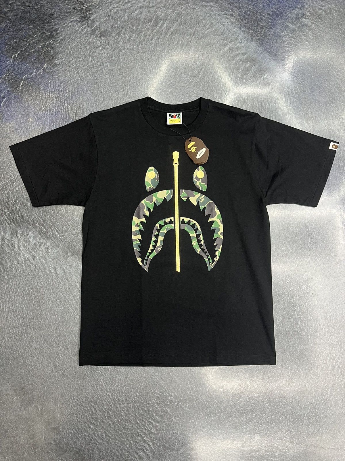 Bape Bape ABC Camo Shark T-Shirt Size US L / EU 52-54 / 3 - 1 Thumbnail