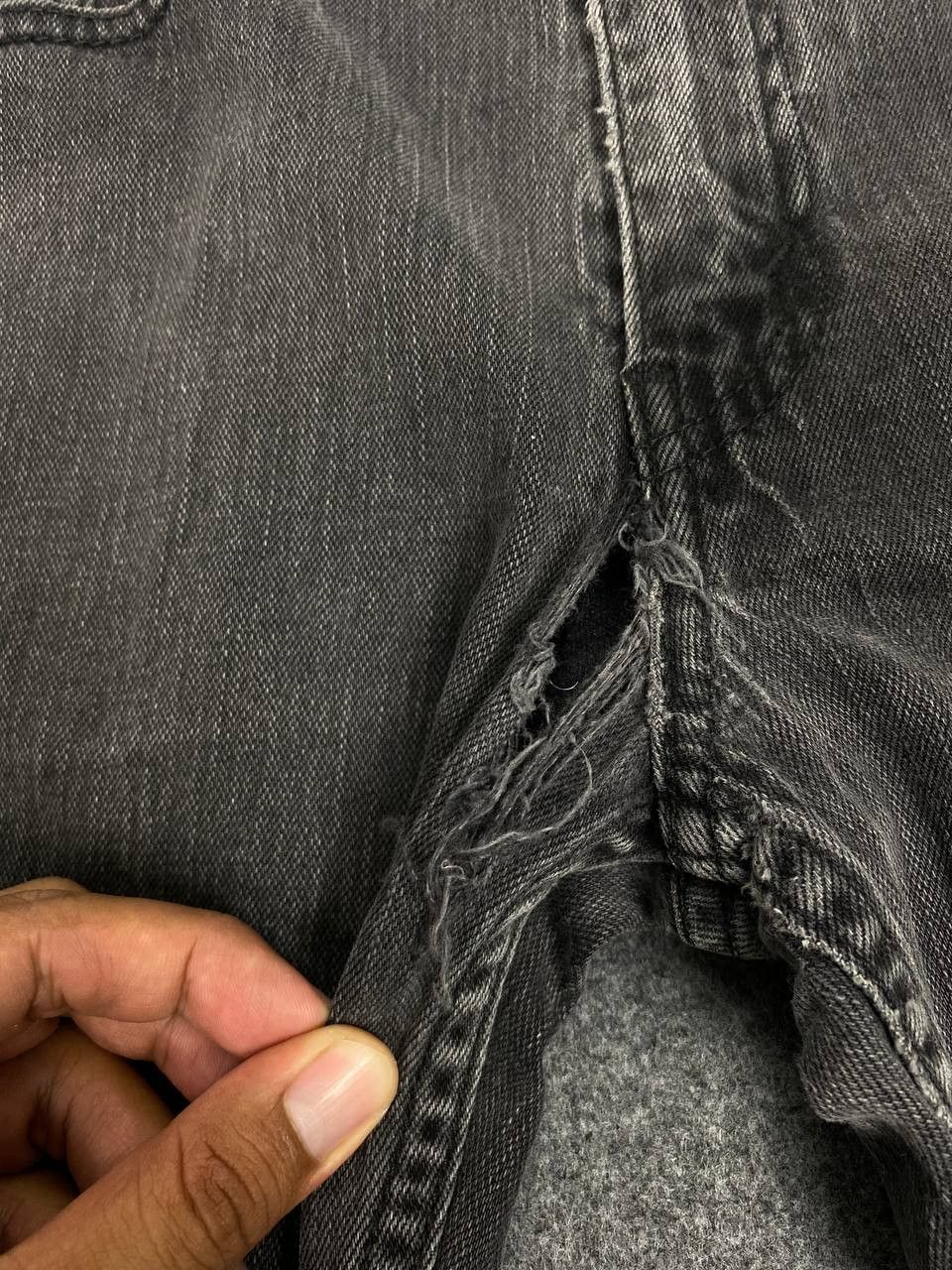 Levi's levis 514 faded black distressed denim Size US 34 / EU 50 - 9 Thumbnail