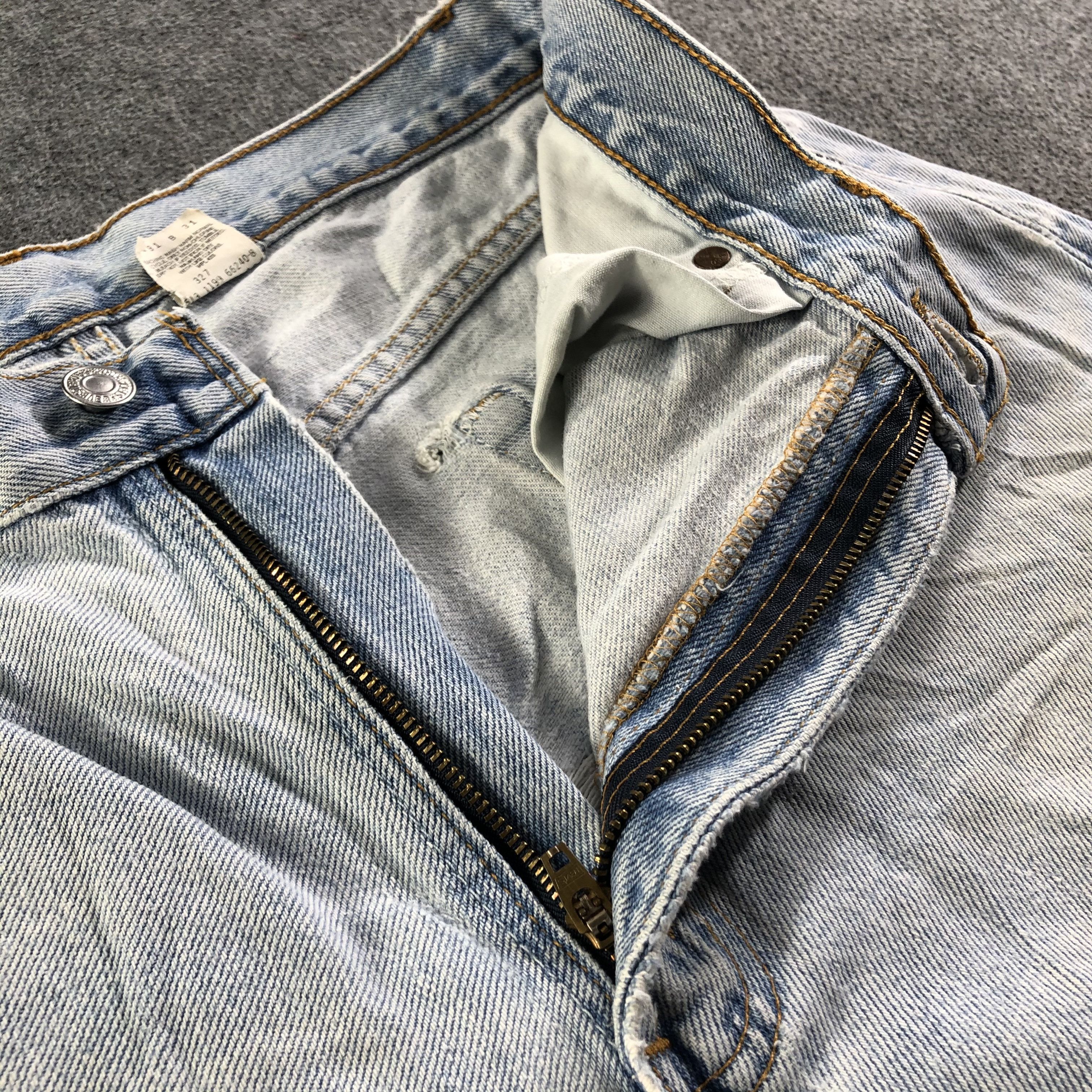 Levi's 90s Vintage Light Wash Levis 550 Jeans-J3697 Size US 33 - 11 Thumbnail