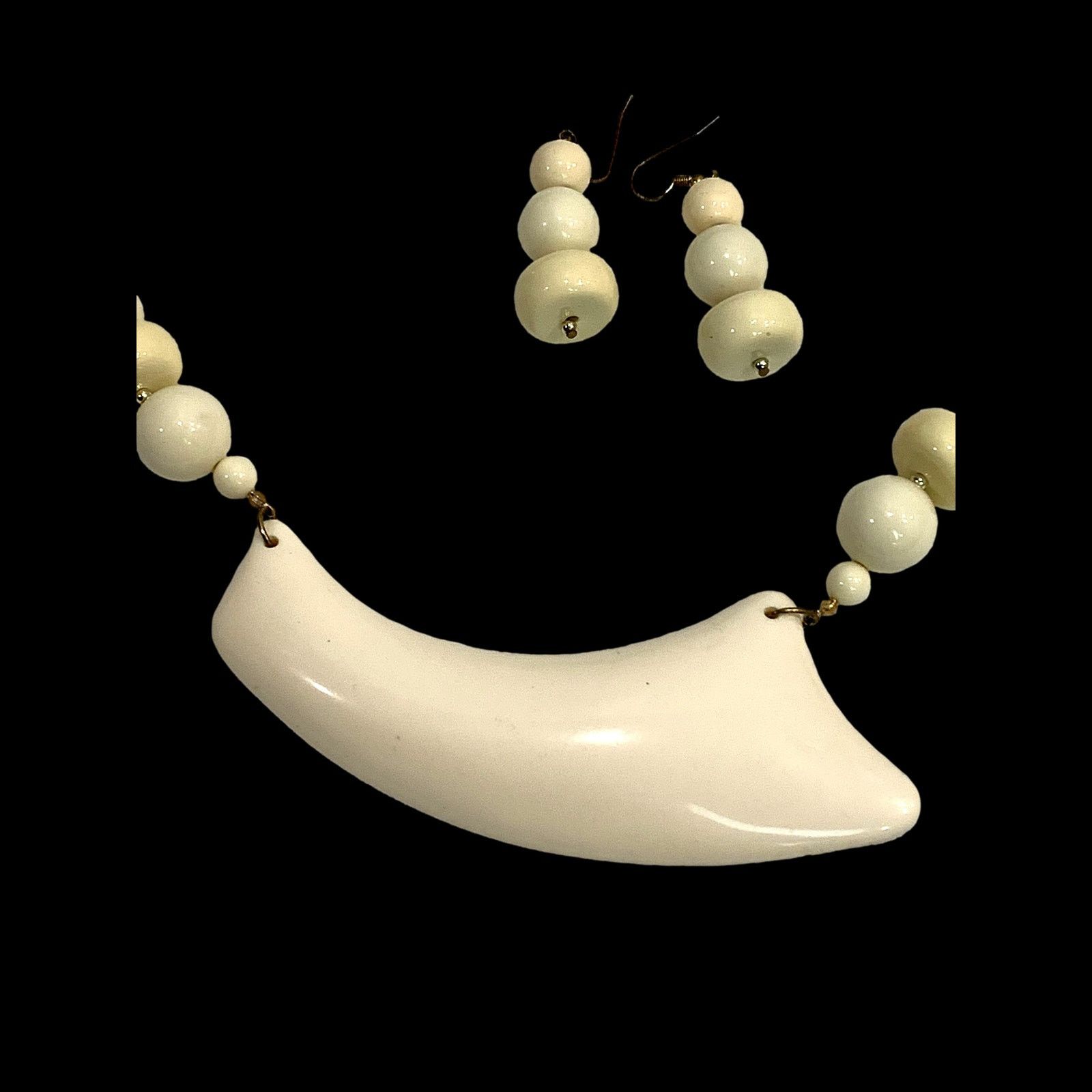 Jewelry x Vintage 60S Mod White Plastic Resin Large Bead Necklace & Earrings, Women's