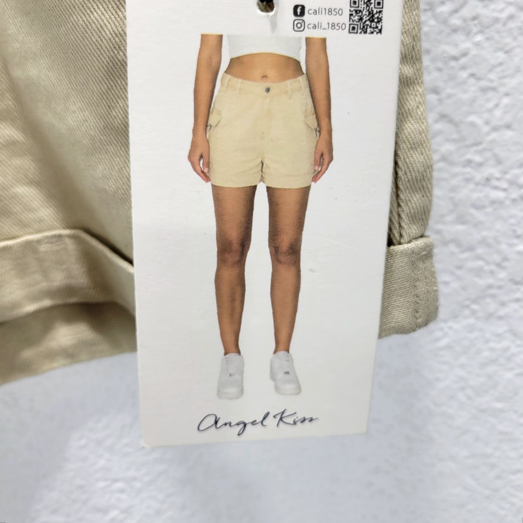 Vintage Angel Kiss Womens Shorts Size S Beige High Rise Cuffed Pockets New Size 28" / US 6 / IT 42 - 4 Thumbnail