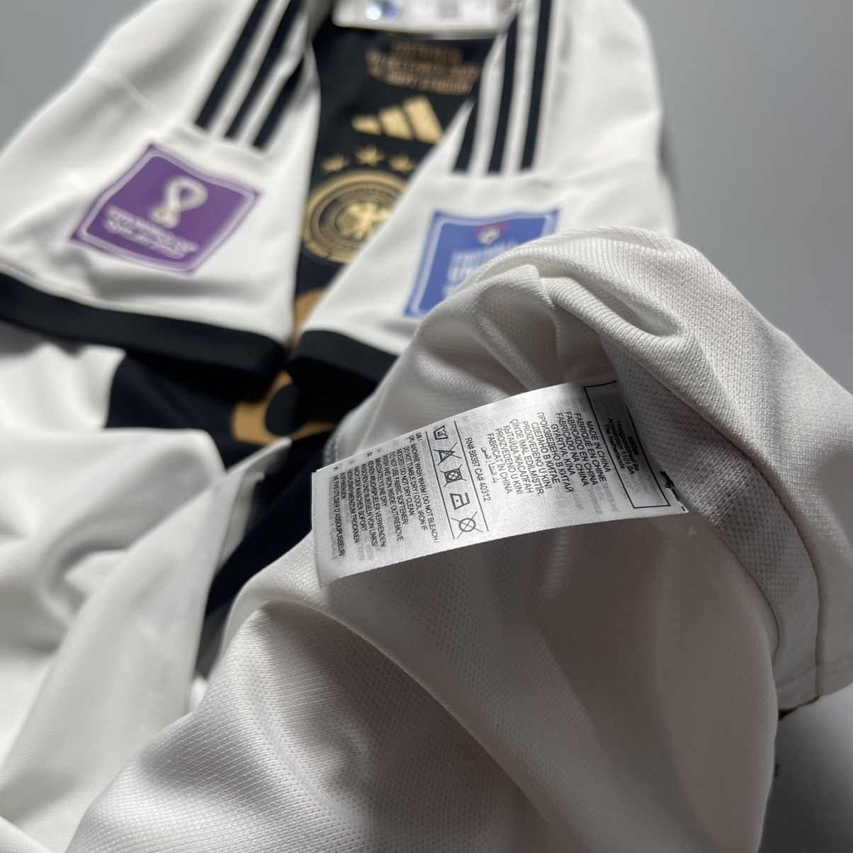 Adidas GERMANY ADIDAS 2022 WORLD CUP SOCCER HOME JERSEY #8 GORETZKA Size US L / EU 52-54 / 3 - 11 Thumbnail