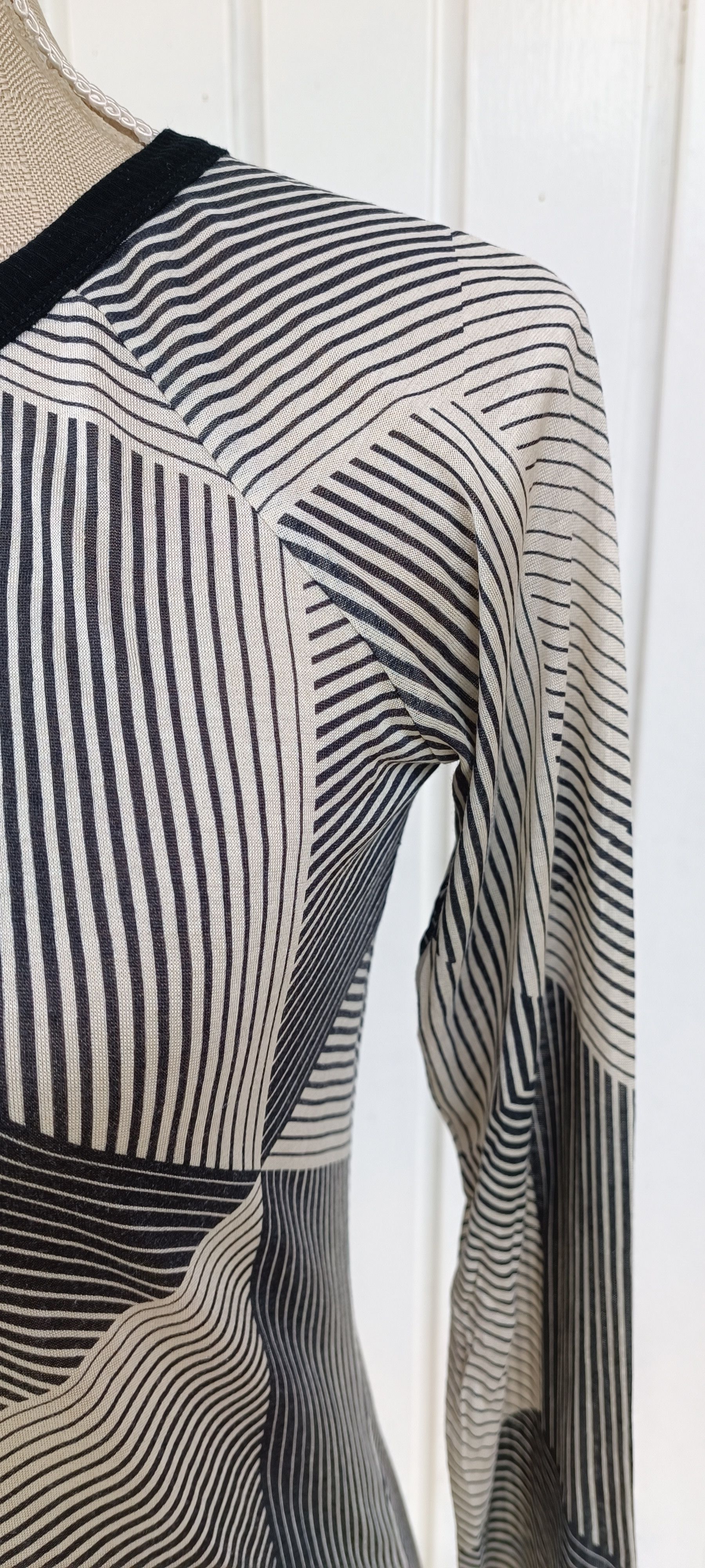 Jean Paul Gaultier 3D_ Geometric motifs- Silk top Size M / US 6-8 / IT 42-44 - 17 Thumbnail