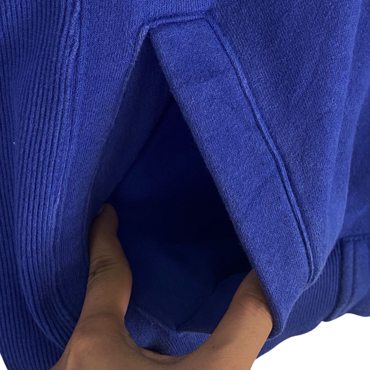 Vintage Vintage Russell Athletic Hoodie Sweater Navy Blue Size XL Size US XL / EU 56 / 4 - 6 Thumbnail