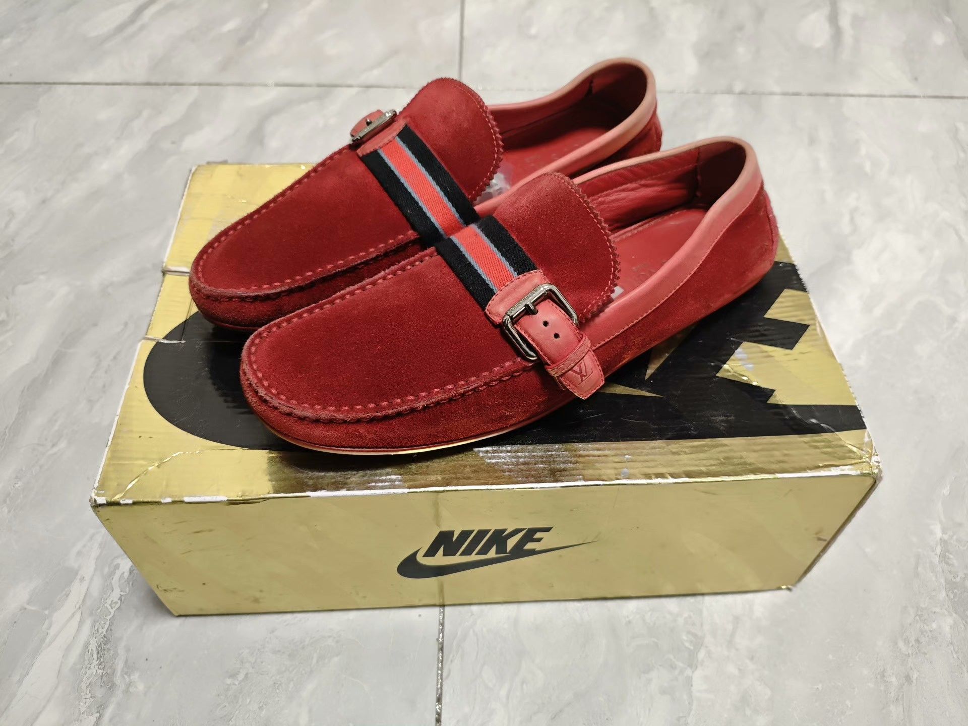 Louis Vuitton Louis Vuitton Suede Red Lowtop Sneakers 9 Men Size US 9 / EU 42 - 1 Thumbnail