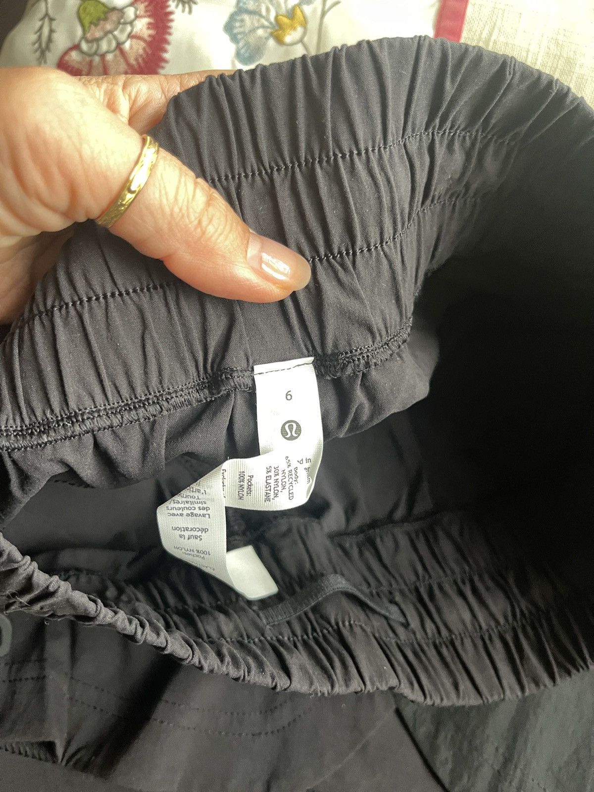 Lululemon Lululemon Drop-In Pocket High-Rise Hiking Short 4" Black 6 Size 28" / US 6 / IT 42 - 9 Thumbnail