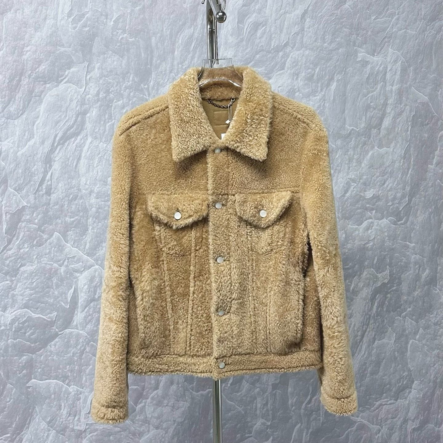 luxurious lv ss25 shearling collar jacket