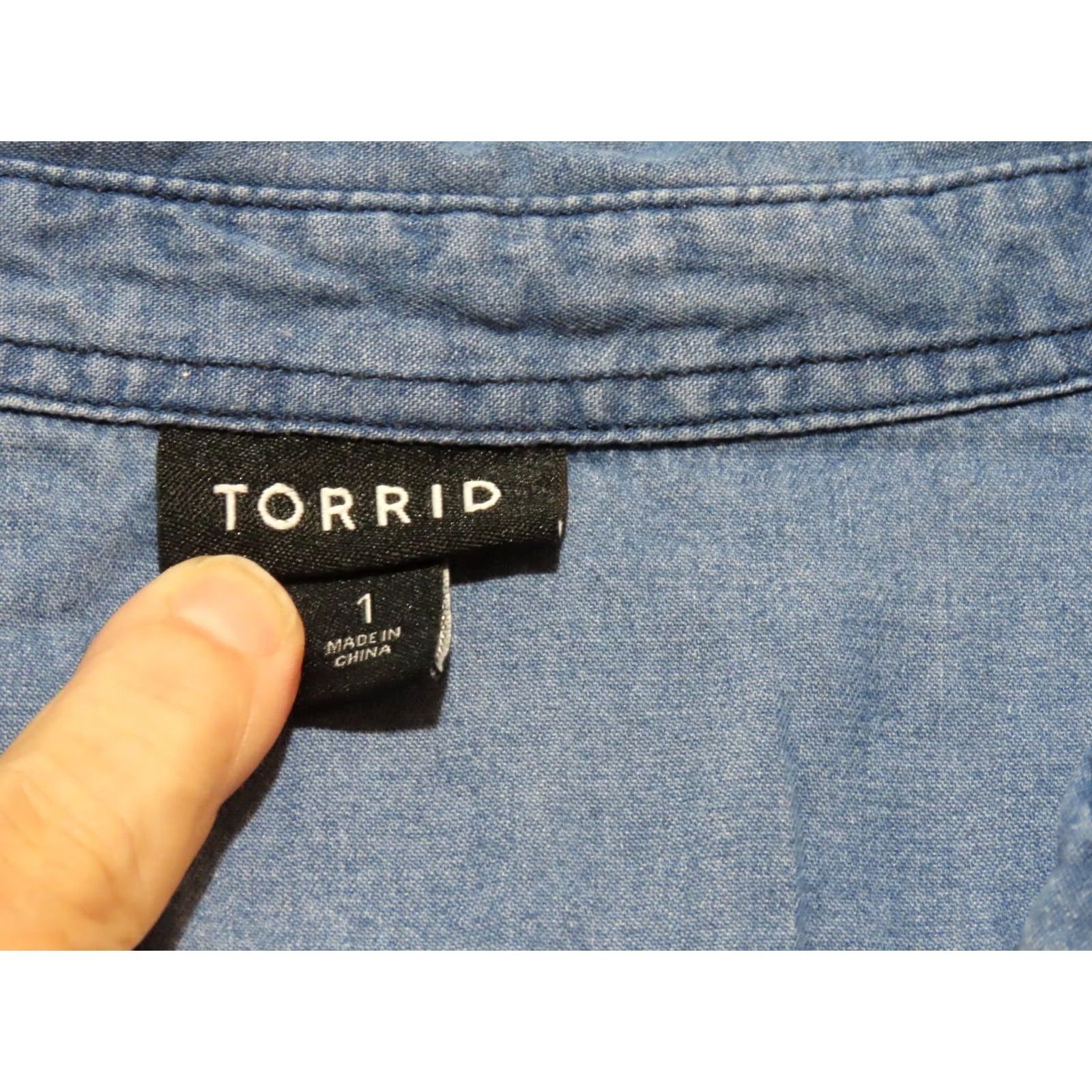 Torrid Torrid Shirt Womens 1X Blue Chambray Cotton Collared Button Long Sleeve Pocket Casual Plus Size Womens Size XL / US 12-14 / IT 48-50 - 5 Thumbnail