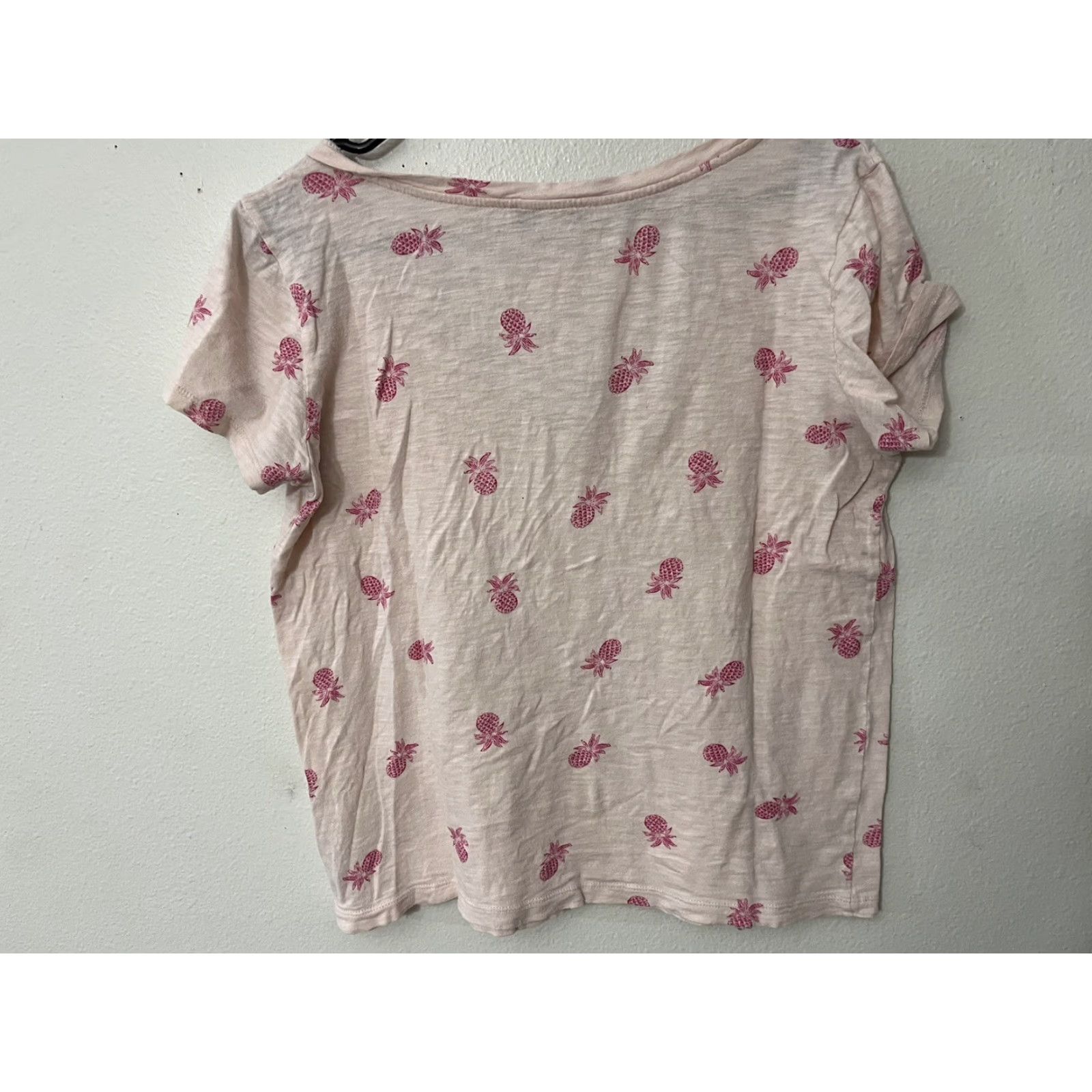 Express VINTAGE Express Shirt Womens Pink Pineapple Lightweight V-Neck Short Sleeve M Size M / US 6-8 / IT 42-44 - 3 Thumbnail