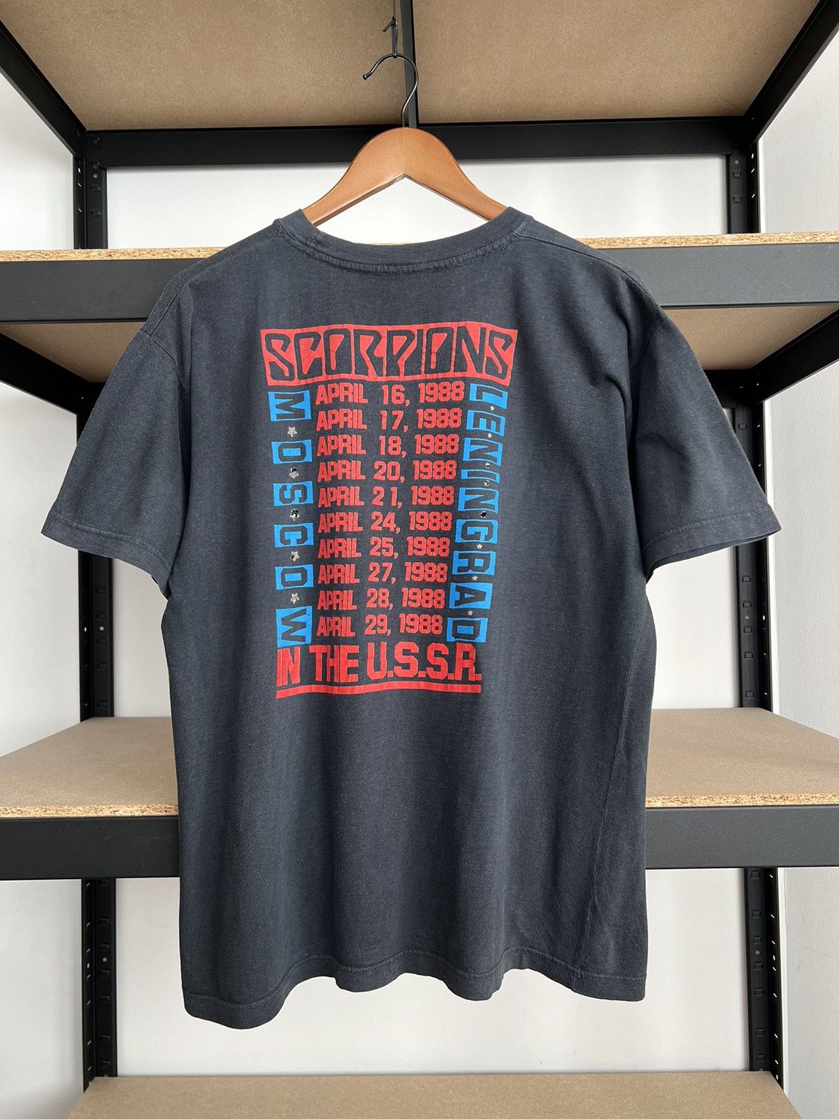 Band Tees Vintage 1988 Scorpions USSR Moscow Tour 80s Black T-shirt Size US L / EU 52-54 / 3 - 2 Thumbnail