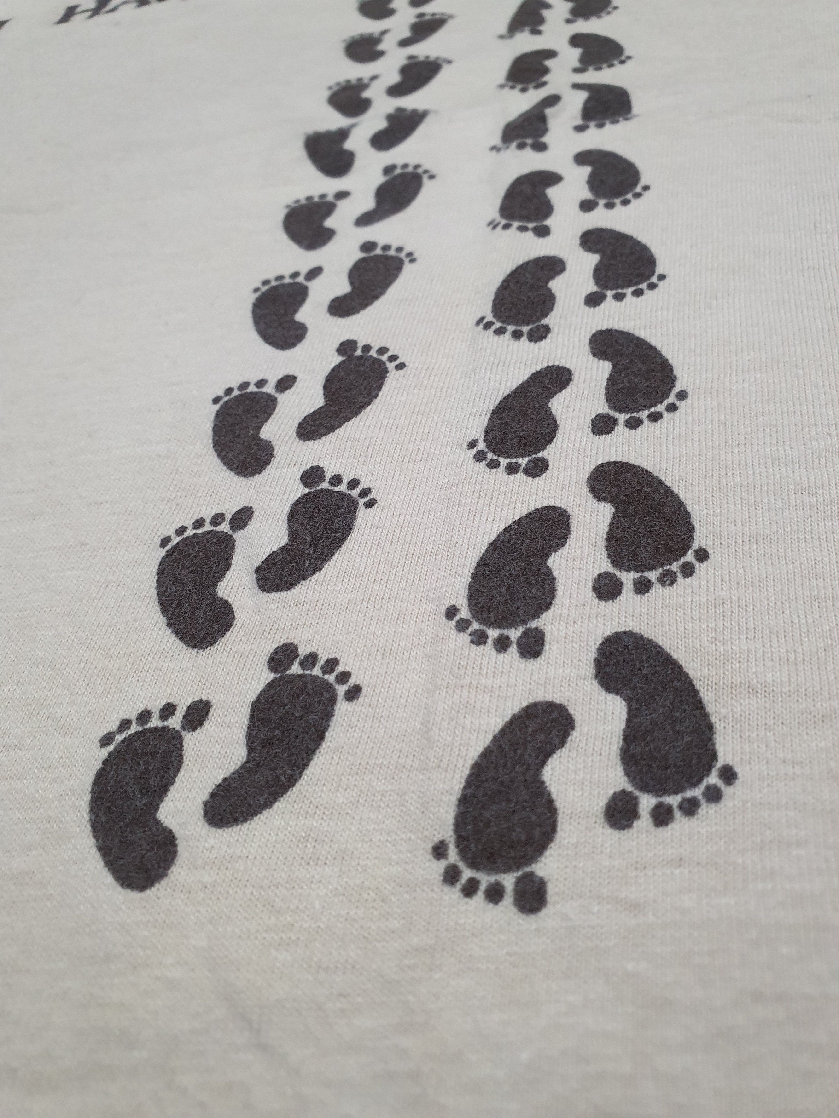 Hanes × Vintage HAWAII HANES 80’S FOOTPRINT 18”/28” VINTAGE T-SHIRT Size US M / EU 48-50 / 2 - 6 Thumbnail