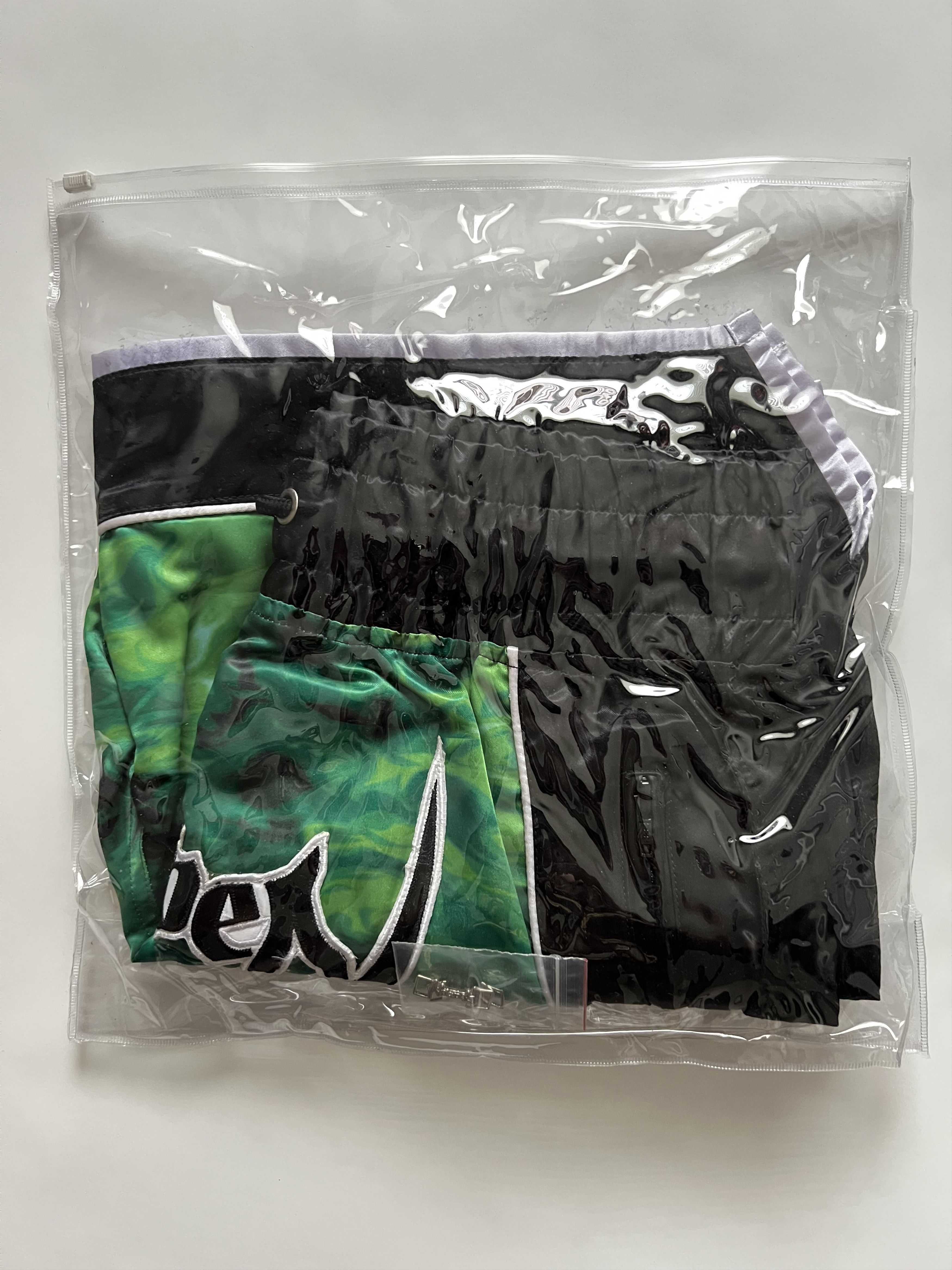 Other REAVEN GREEN FLAMES THAI SHORTS SIZE III (MEDIUM) Size US 32 / EU 48 - 2 Thumbnail