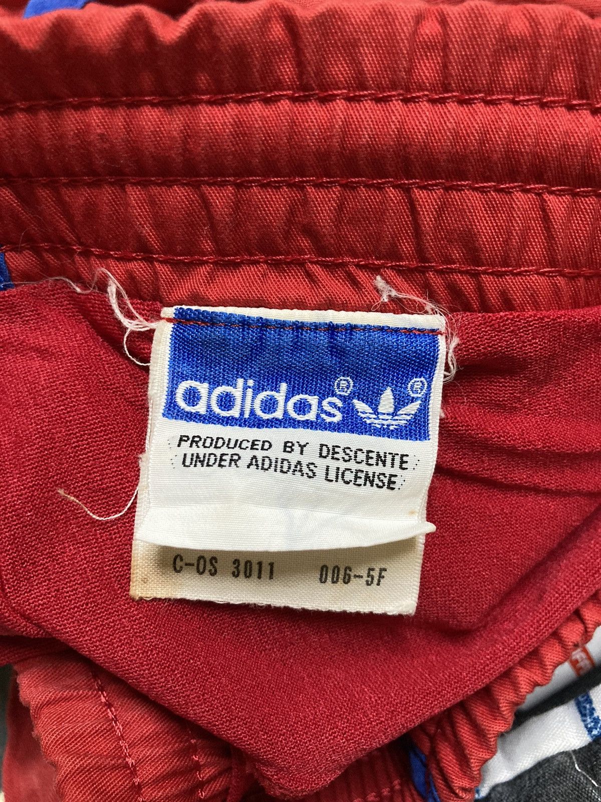 Adidas Vintage 80’s Adidas Trefoil Running Shorts Size US 32 / EU 48 - 8 Thumbnail