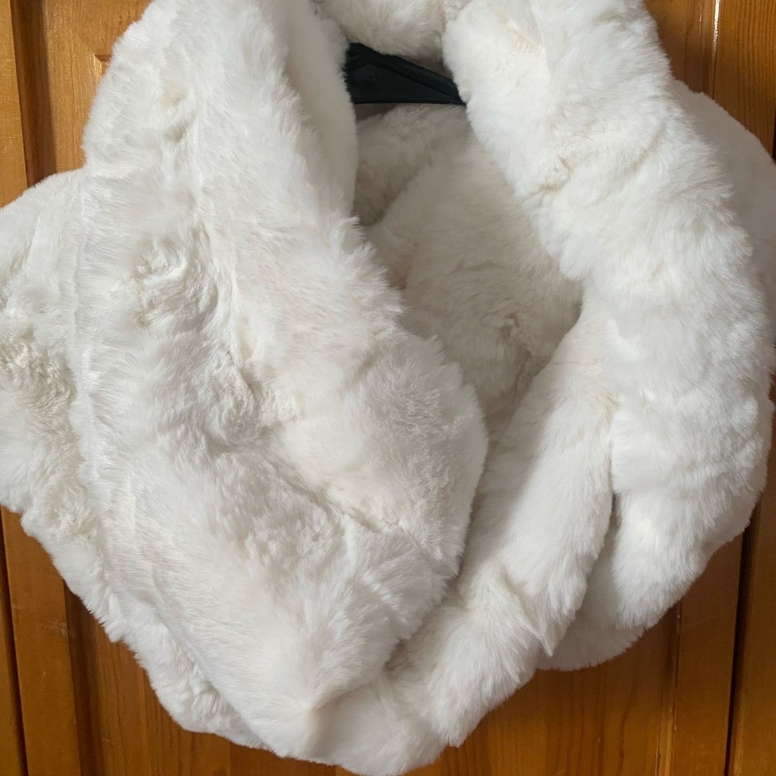 Talbots Luxurious White Faux Fur Scarf Size ONE SIZE - 2 Thumbnail
