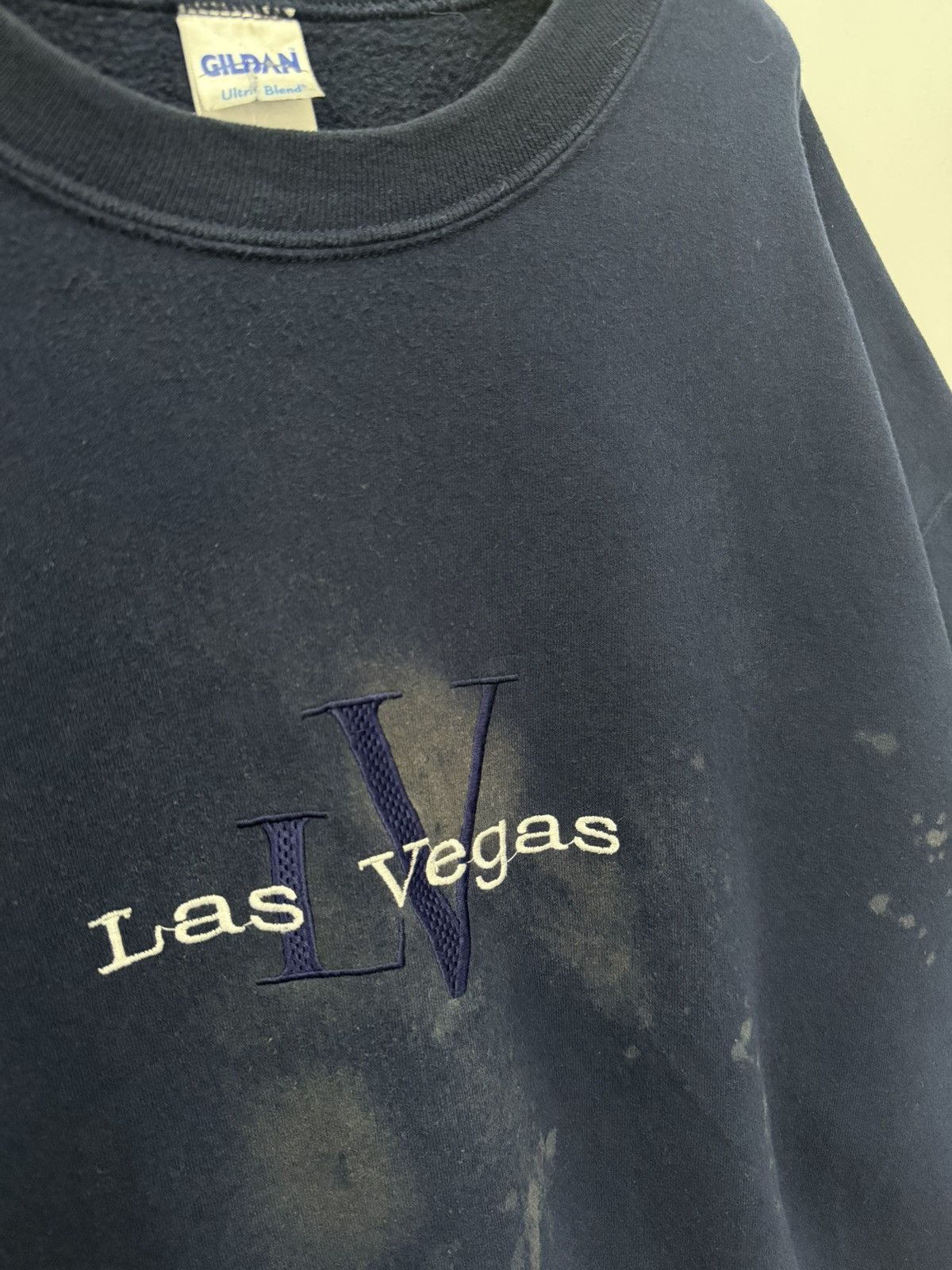 Gildan 🔥 Vtg Y2K LV Las Vegas Embroided Logo Distressed Sweatshirt Size US XL / EU 56 / 4 - 4 Thumbnail