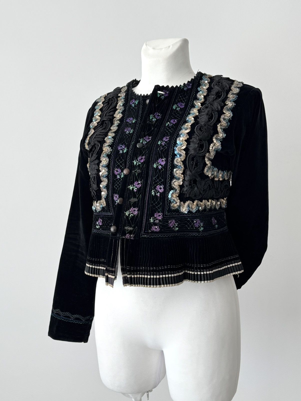 1940s Vintage Hungarian Folk Women’s Floral Jacket Blazers