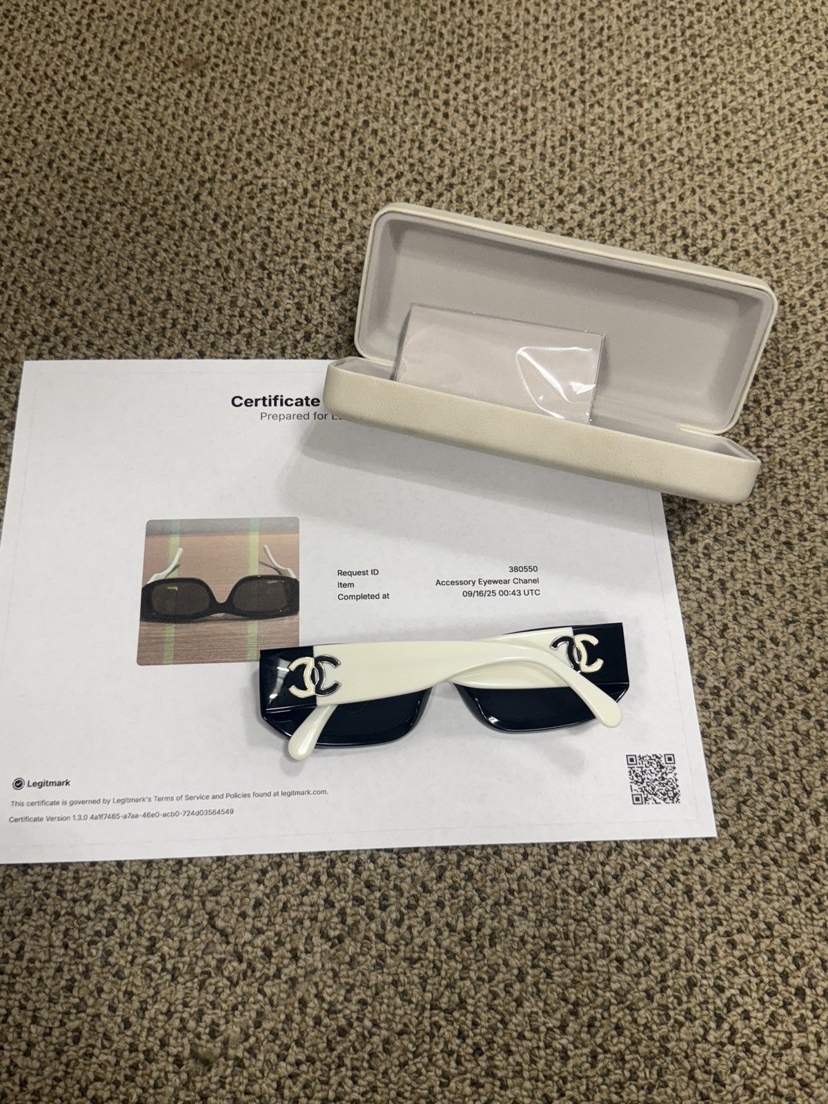 Chanel Chanel Black & White Sunglasses Size ONE SIZE - 8 Thumbnail
