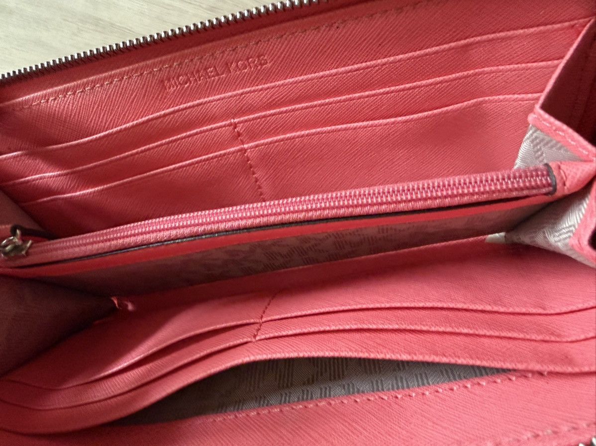 Other Michael Kors Fuchsia Leather Jet Set Zip Around Wallet Size ONE SIZE - 5 Thumbnail