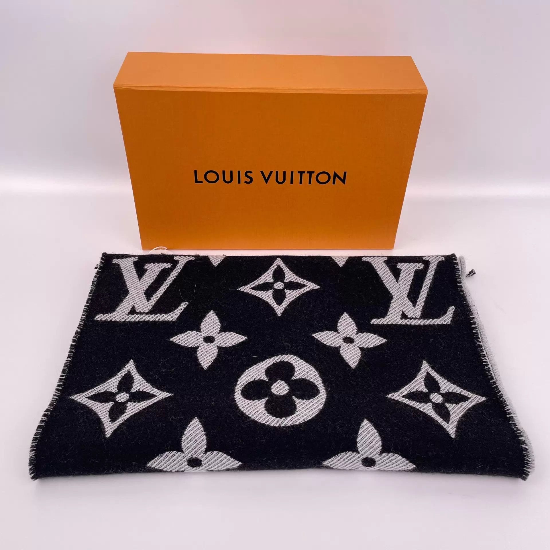 Louis Vuitton LV wool color blocked black & gray scarf 34*170 Size ONE SIZE - 1 Thumbnail
