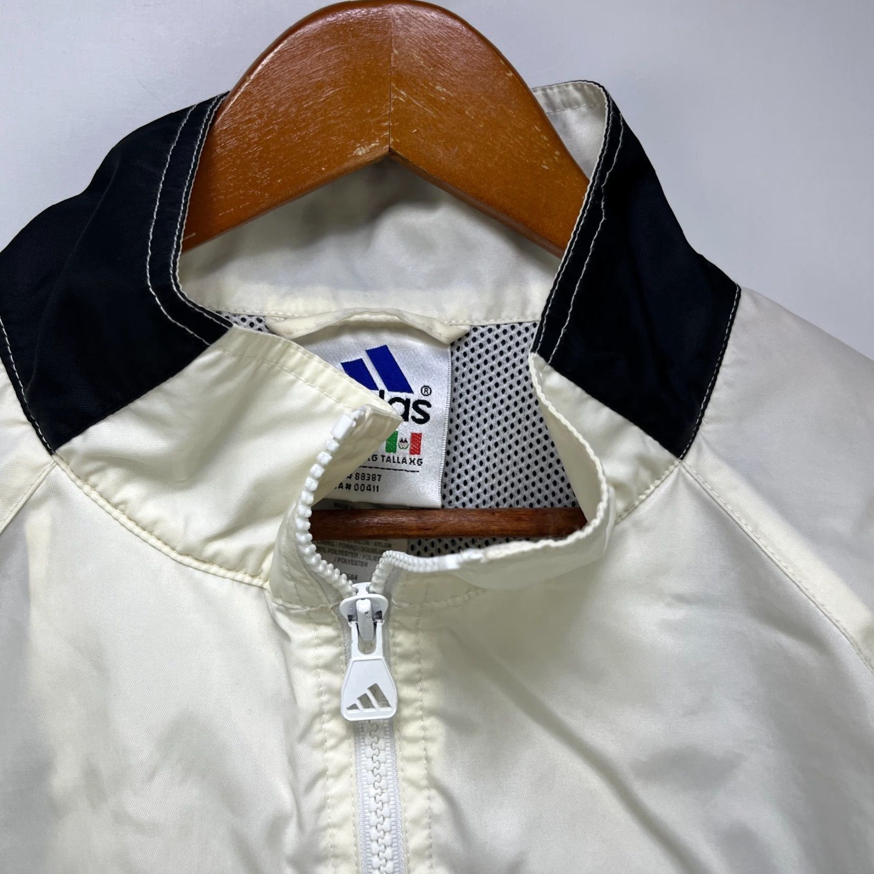 Adidas VINTAGE Adidas EQT Windbreaker Jacket XL Men Black 90s Logo All Seasons Windbreaker Size US XL / EU 56 / 4 - 6 Thumbnail
