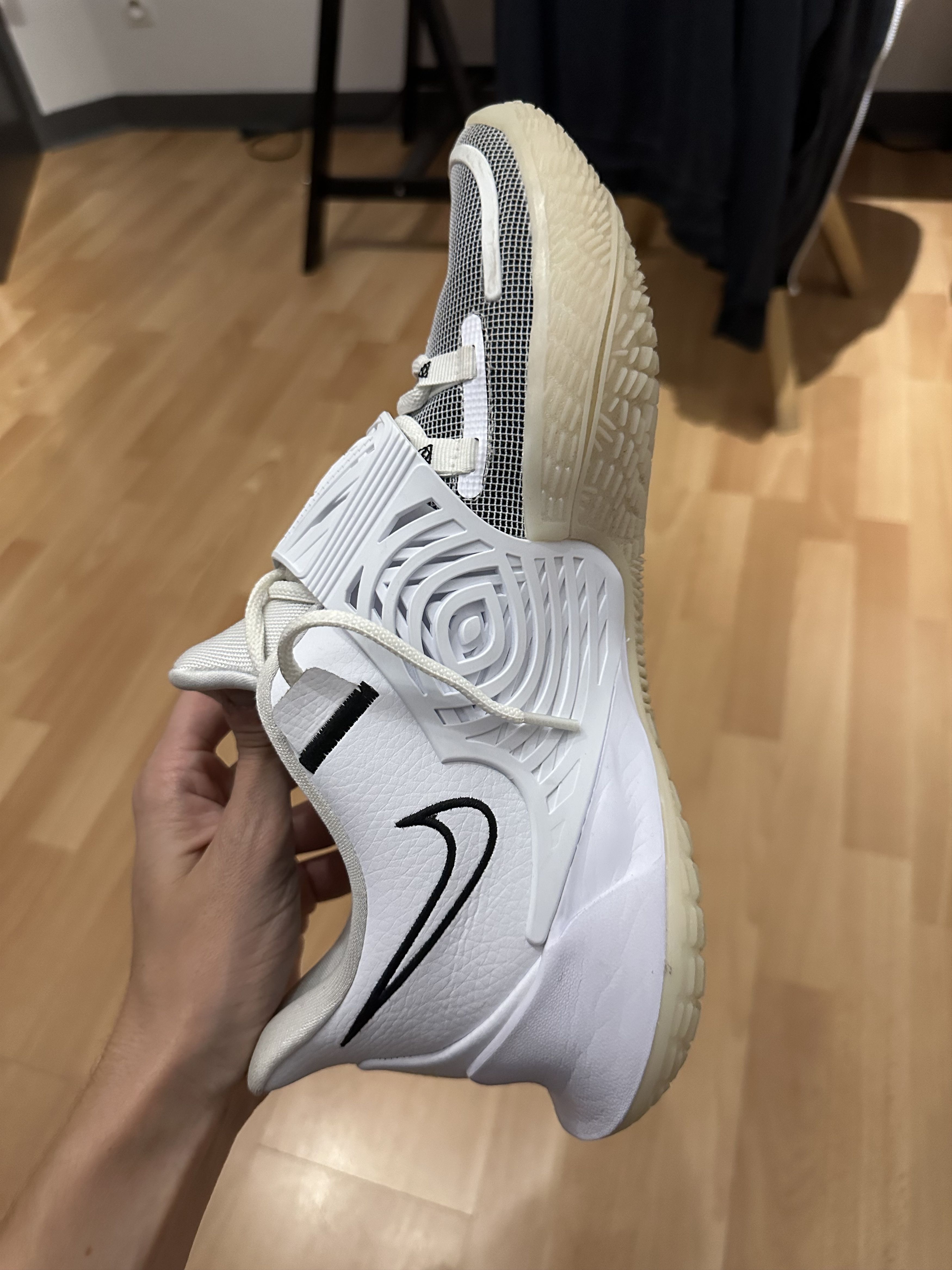 Nike Nike Kyrie Low 3 Eclipse Size US 12 / EU 45 - 4 Thumbnail