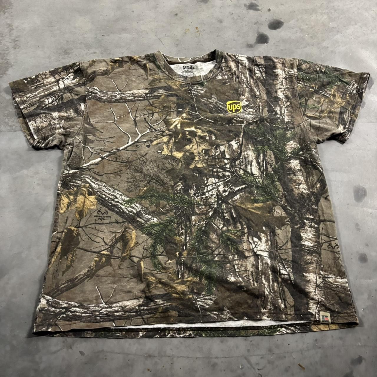 Vintage Crazy Vintage Y2K/2000s Real Tree Camo Russell Streetwear Essential Tee! Size 2XL Size US XXL / EU 58 / 5 - 1 Thumbnail