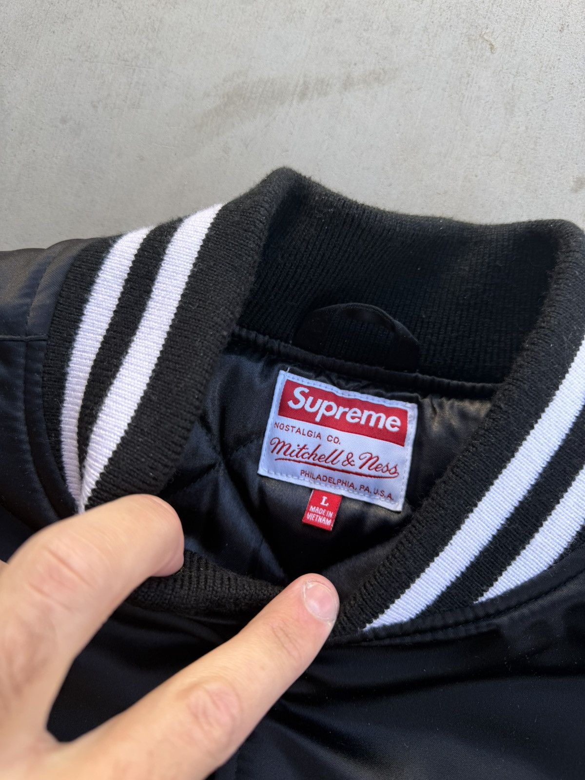 Mitchell & Ness × Supreme Supreme x Mitchell & Ness Satin Varsity Jacket – Black L Size US L / EU 52-54 / 3 - 6 Thumbnail