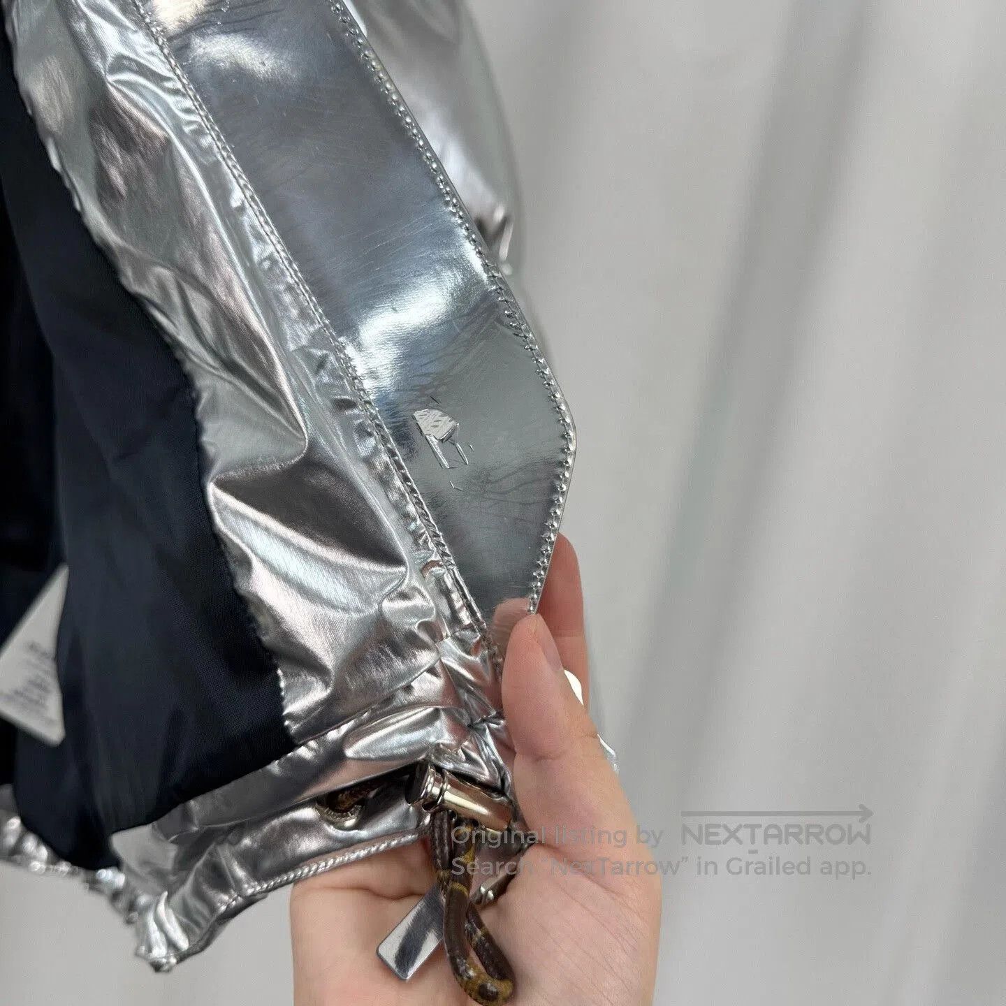 Louis Vuitton louis vuitton silver shiny puffer jacket. Size S / US 4 / IT 40 - 5 Thumbnail
