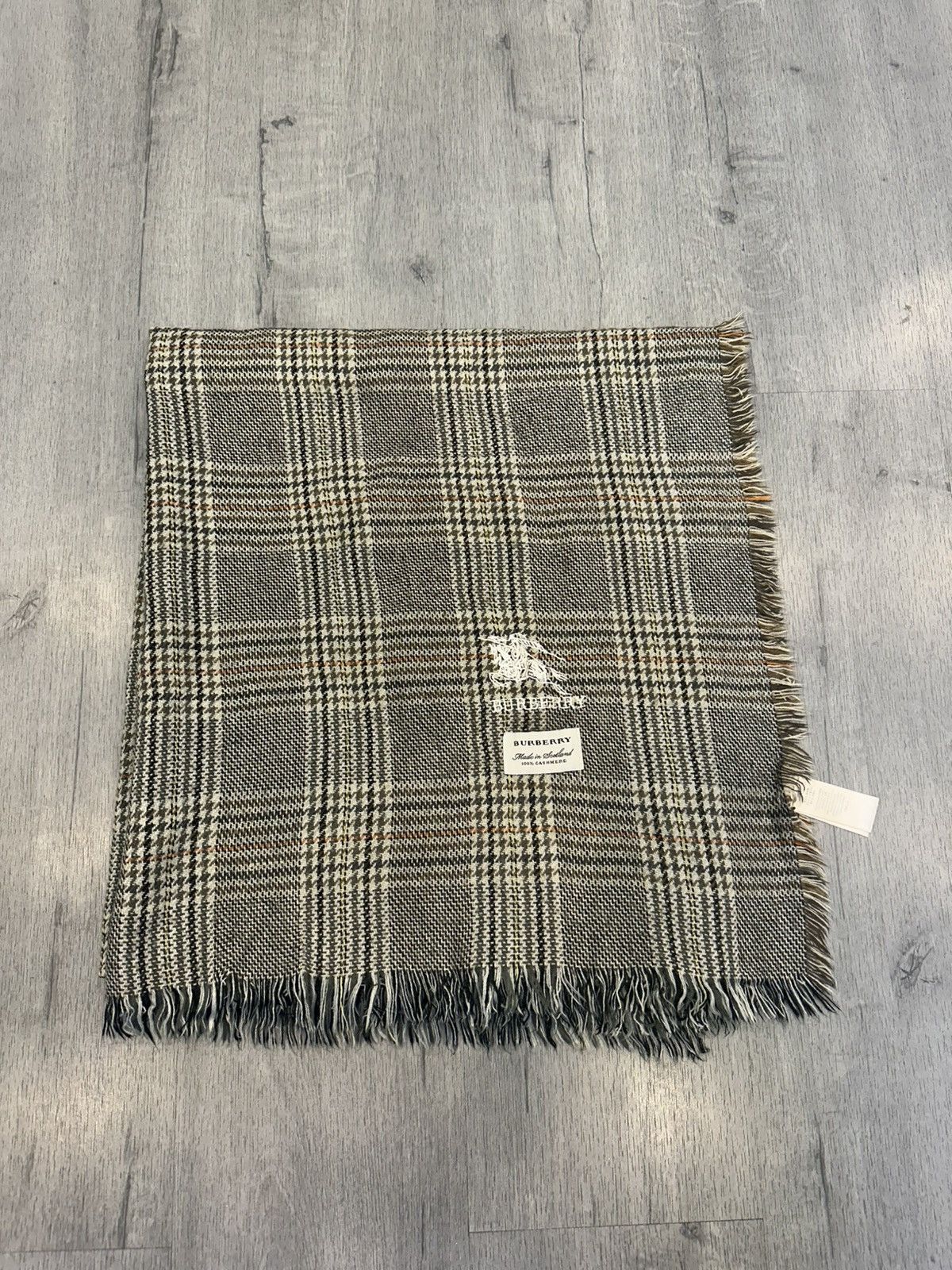 Burberry Burberry 100% Cashmere Plaid Scarf Scotland Embroidered Logo Size ONE SIZE - 1 Thumbnail