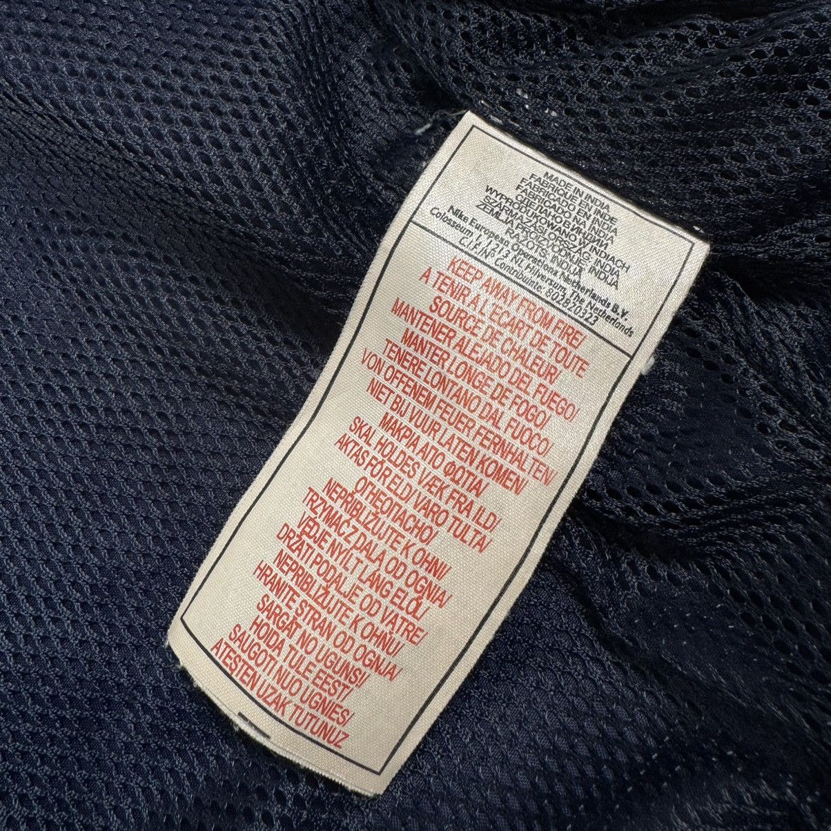 Nike × Vintage Vintage Nike Y2K Track Windbreaker Nylon Jacket Size US L / EU 52-54 / 3 - 11 Thumbnail