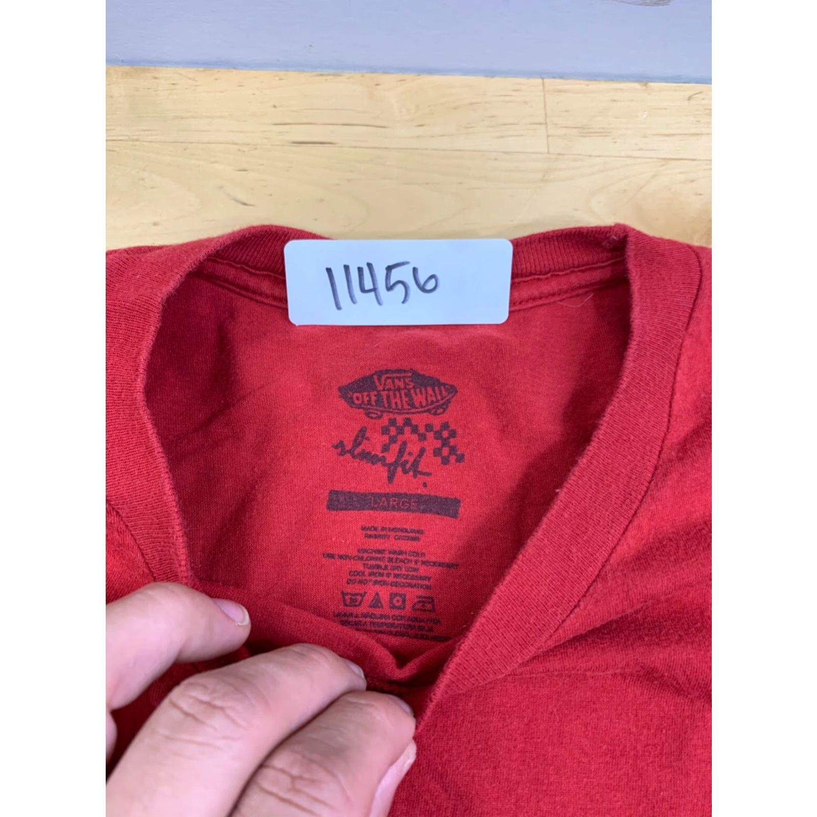 Levi's Levi's Shirt Mens L Red Bandana Graphic Print Short Sleeve Crew Neck T-Shirt 11456 Size US L / EU 52-54 / 3 - 2 Thumbnail