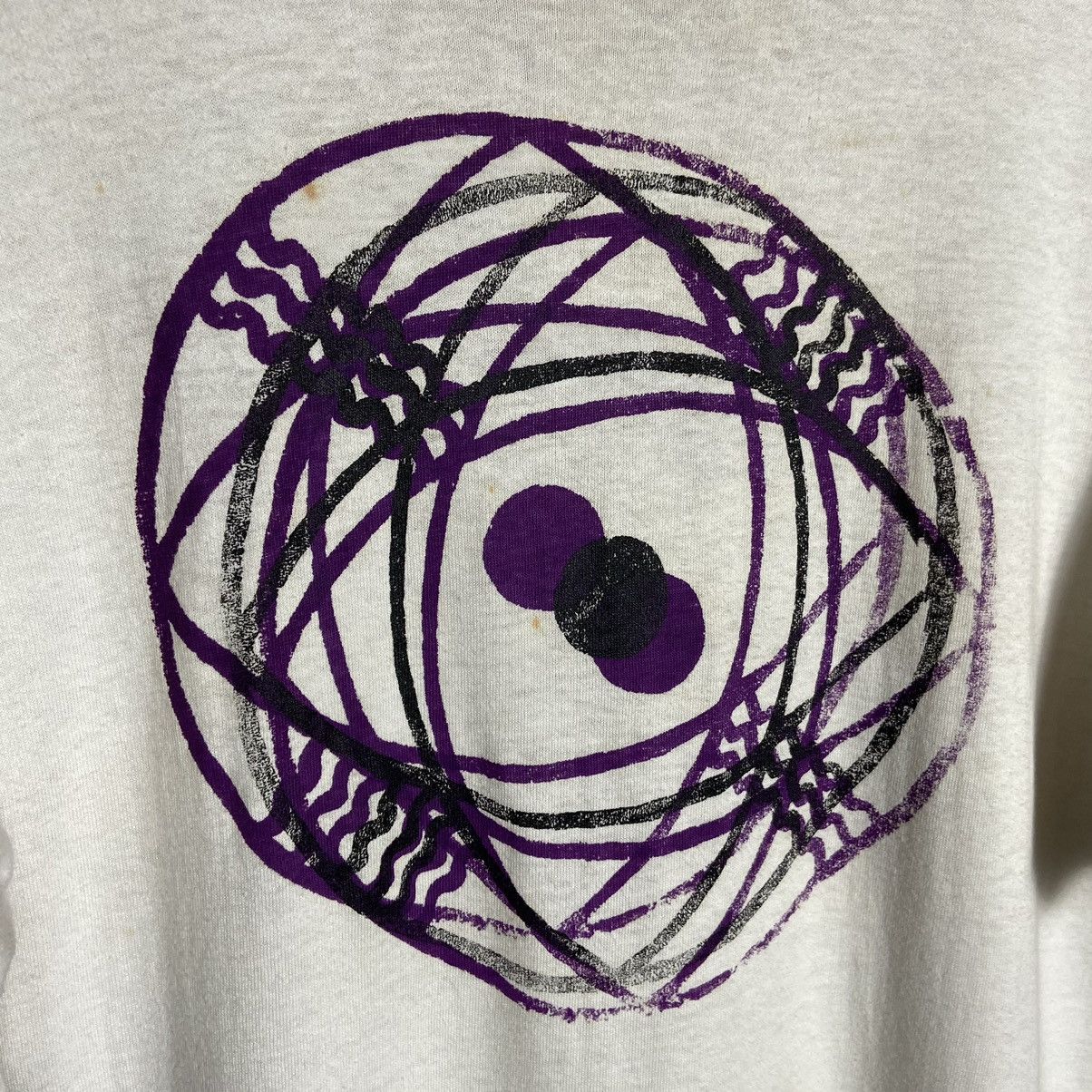 Vintage Vintage 90s Circles Eyes Art Graphic Single Stitch T-Shirt Size US XL / EU 56 / 4 - 4 Thumbnail
