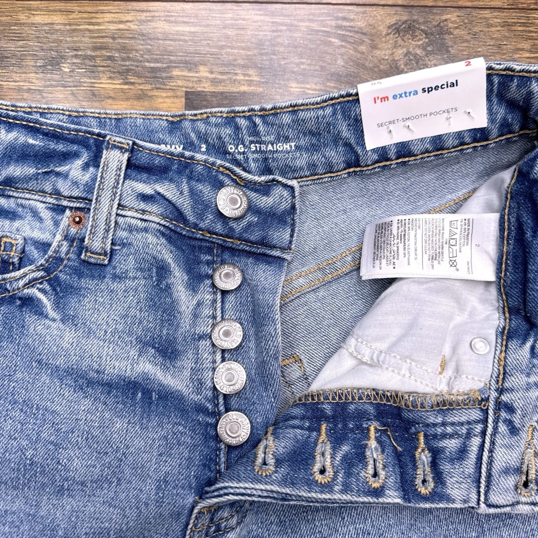 Old Navy Old Navy Womens 2 High Rise 3 Inch Straight Cut Off Shorts New Size 26" / US 2 / IT 38 - 3 Thumbnail