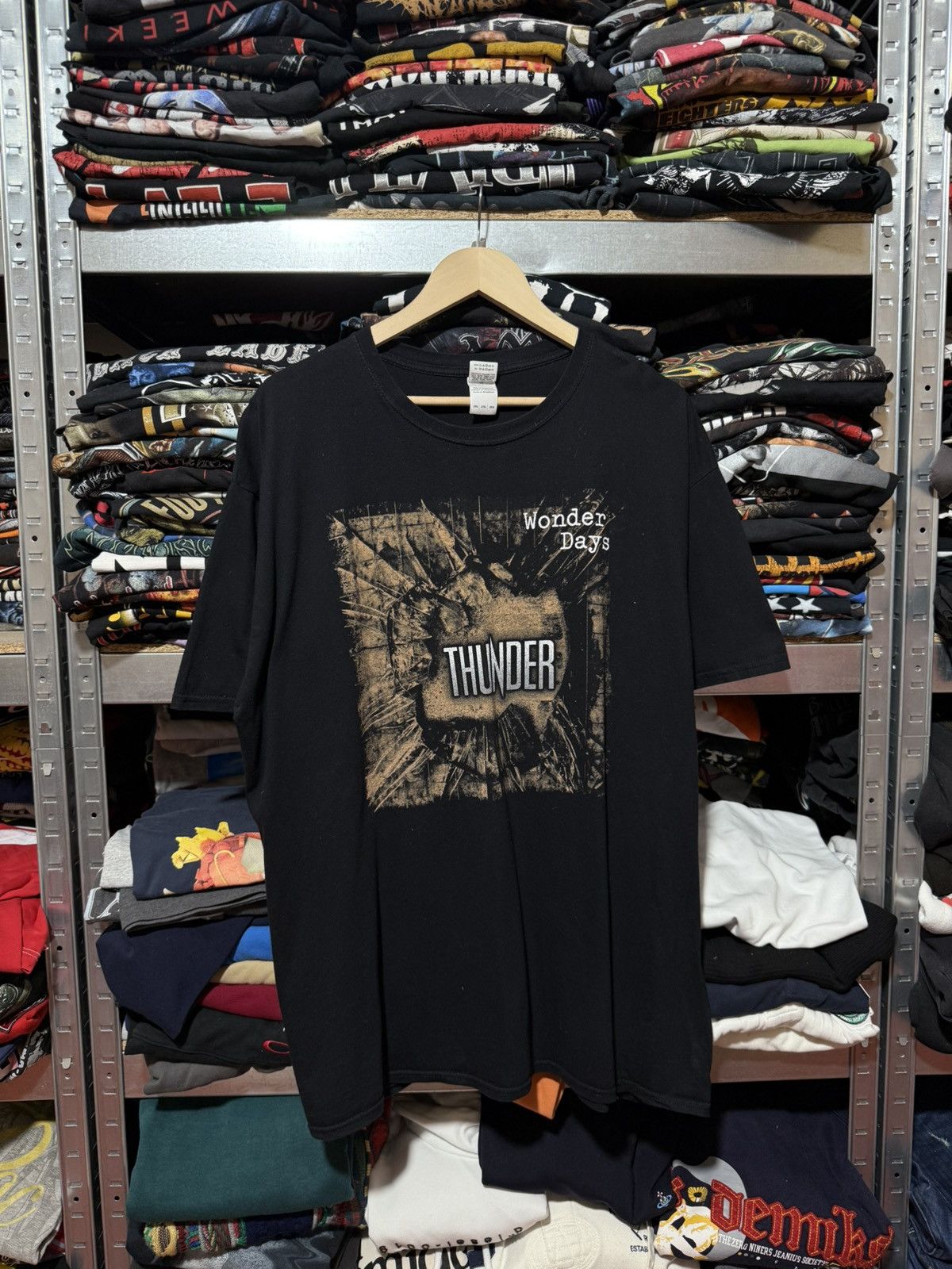 Band Tees Vintage Thunder Wonder Days Tour 2015 T-Shirt Y2K Hype Size US XXL / EU 58 / 5 - 1 Thumbnail