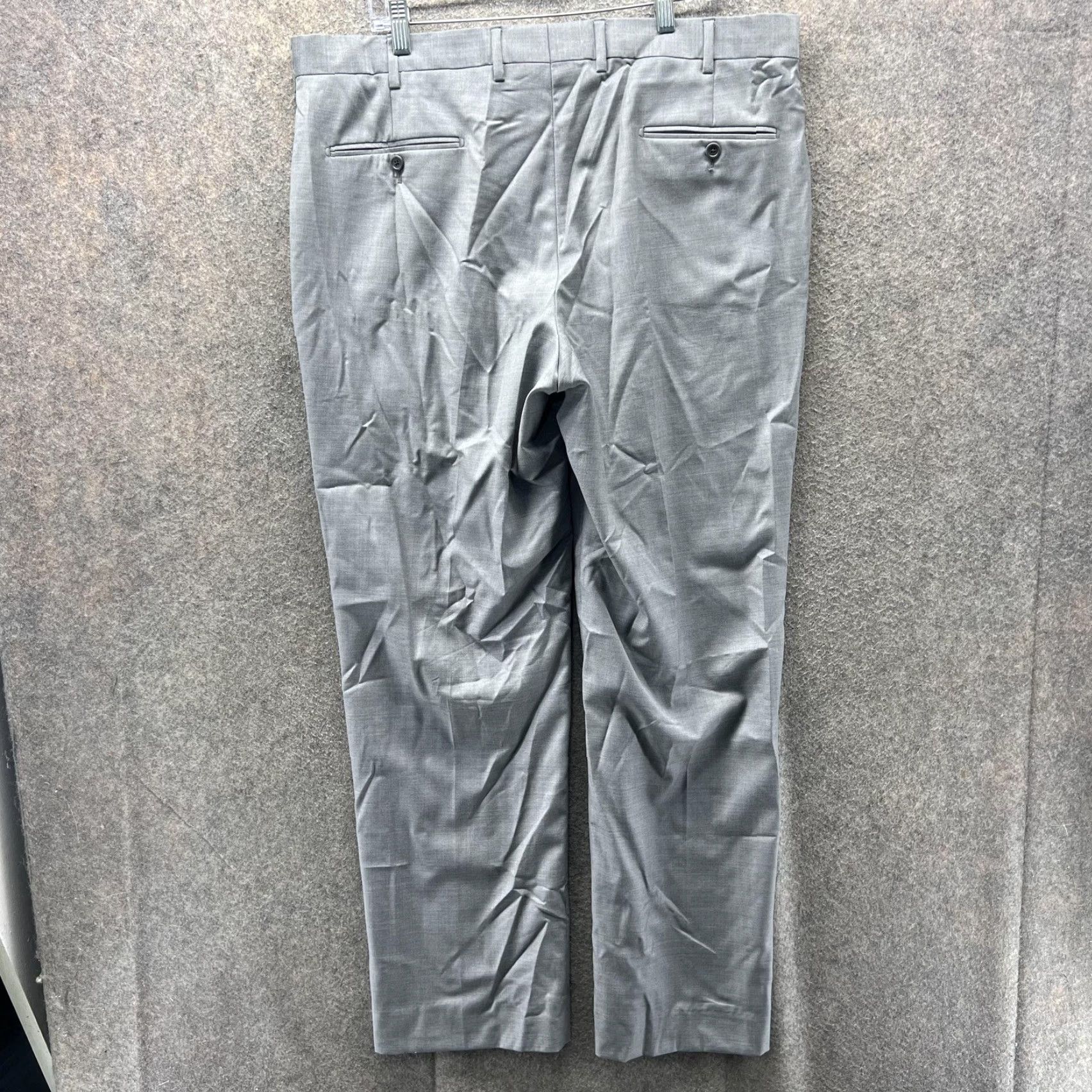 Saks Fifth Avenue Saks Fifth Avenue Dress Pants Mens 44 Gray Classic Fit Flat Front Straight Leg Pants Adult 44 Gray Persistent Wrinkling Size US 44 / EU 60 - 2 Thumbnail
