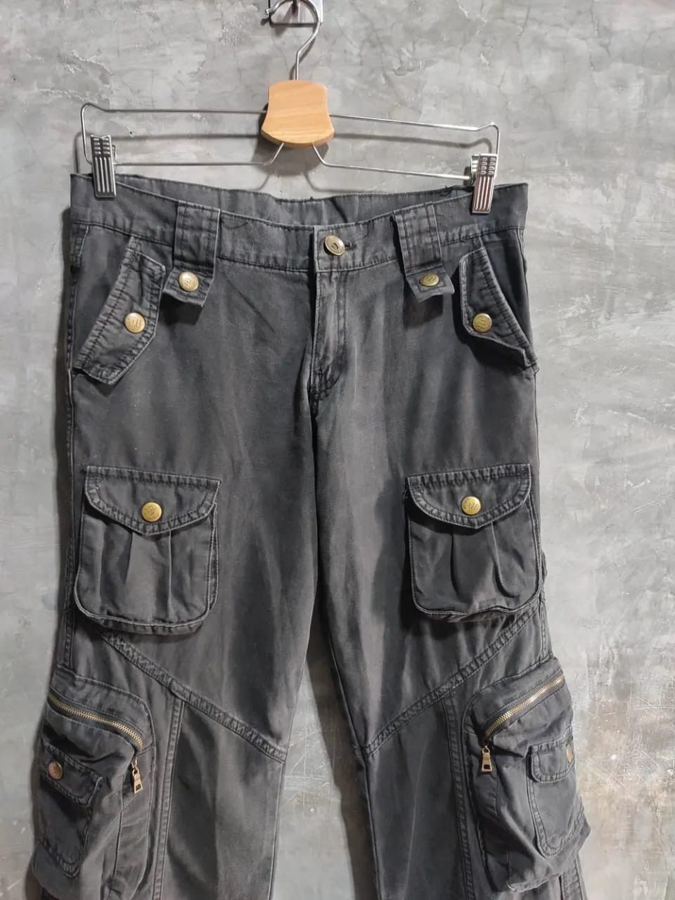 Other Beautiful Black Wash 3D Multipocket Cargo Low Rise Pants Size US 29 - 2 Thumbnail