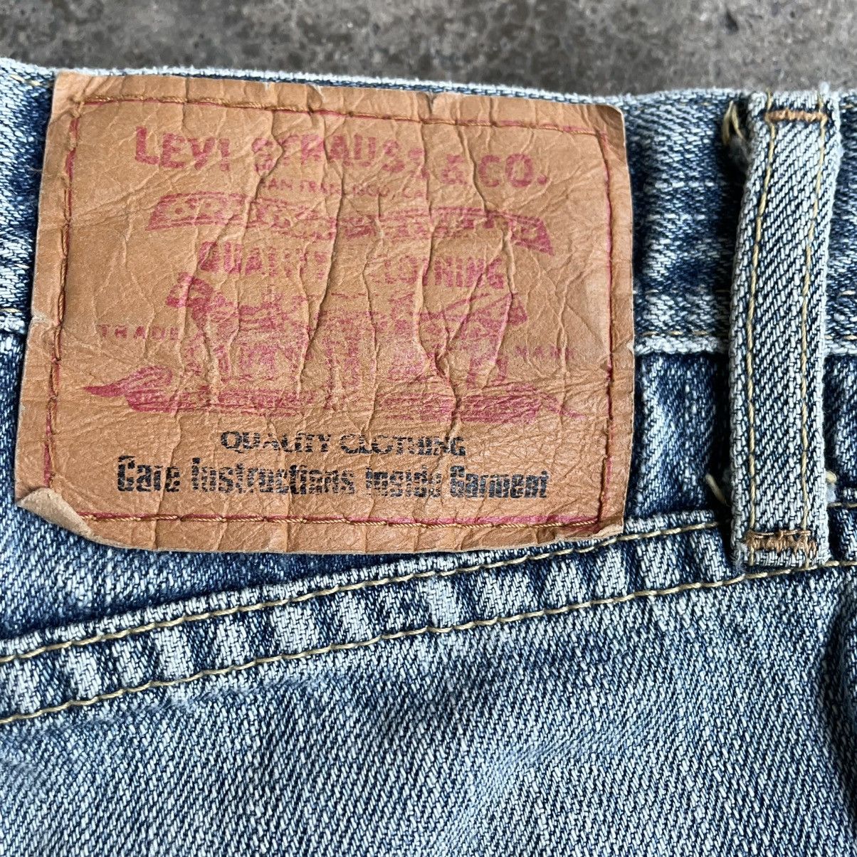 Levi's Vintage Clothing 🔥Vintage Levis Stoned Washed Ripped Distress Denim Jeans Size US 31 - 15 Thumbnail