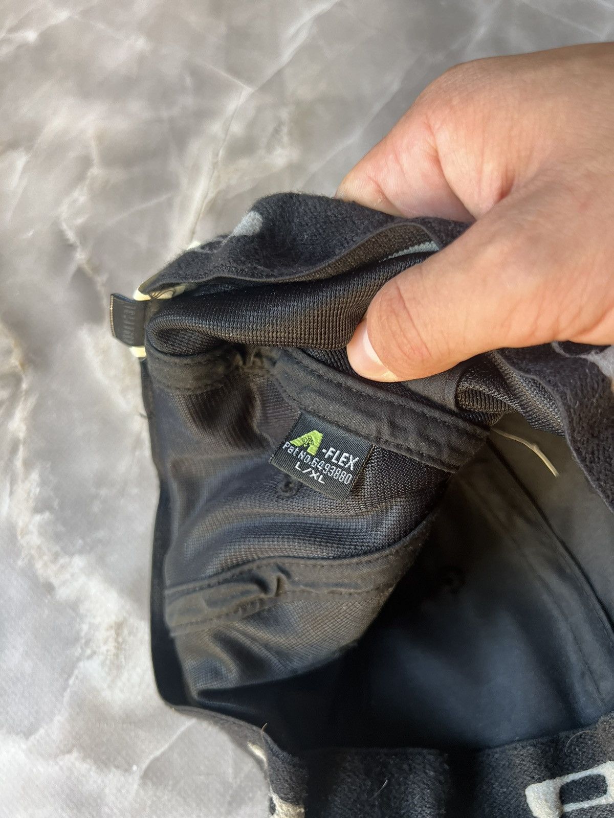 Vintage Vintage Oakley Y2k Black Cap Size 36 - 8 Thumbnail
