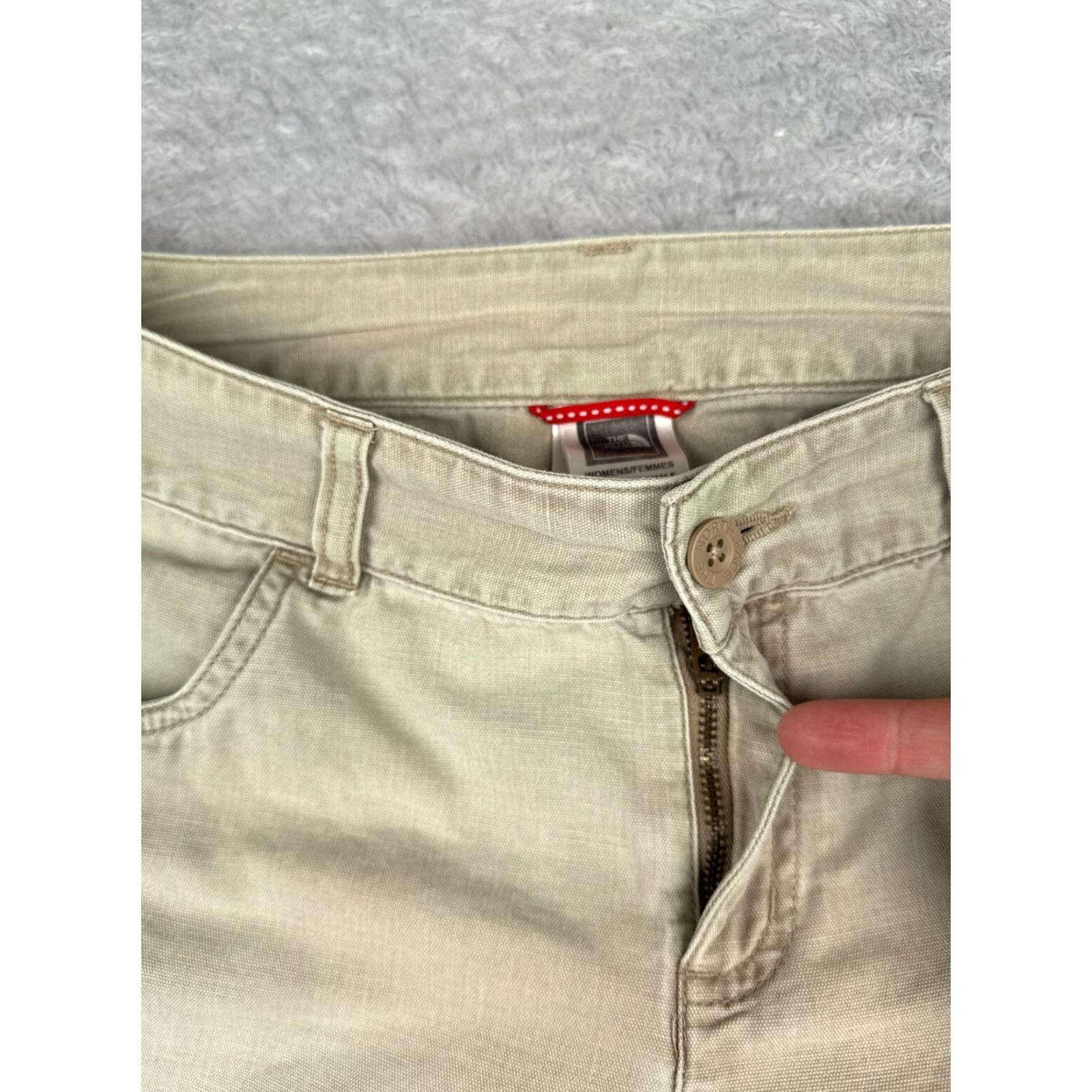 The North Face The North Face Shorts Women 10 Beige 100% Cotton Cargo Hiking Fishing 31x6 Size 32" / US 10 / IT 46 - 6 Thumbnail