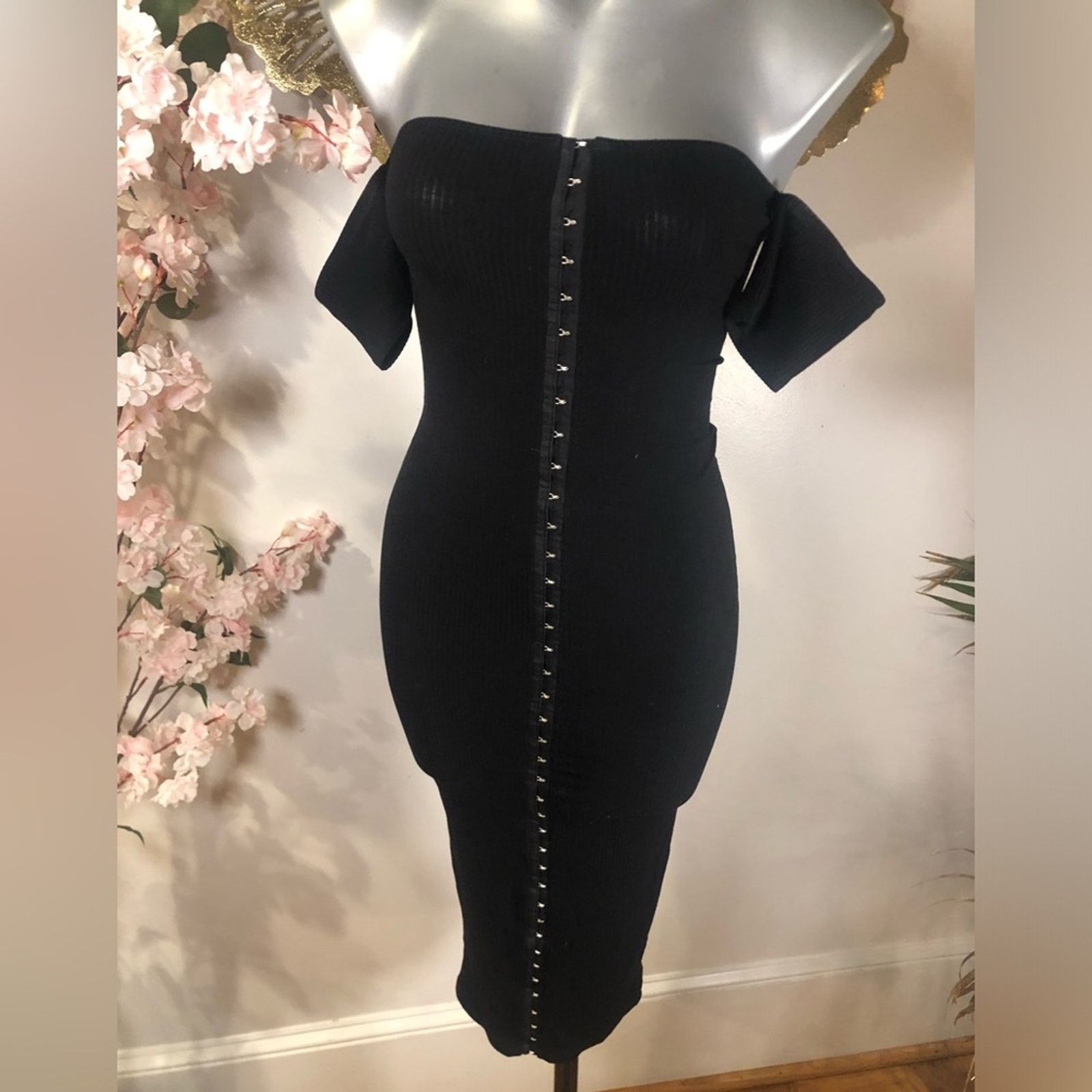 Reformation Reformation Dress Body con front clasp row design Size M / US 6-8 / IT 42-44 - 6 Thumbnail