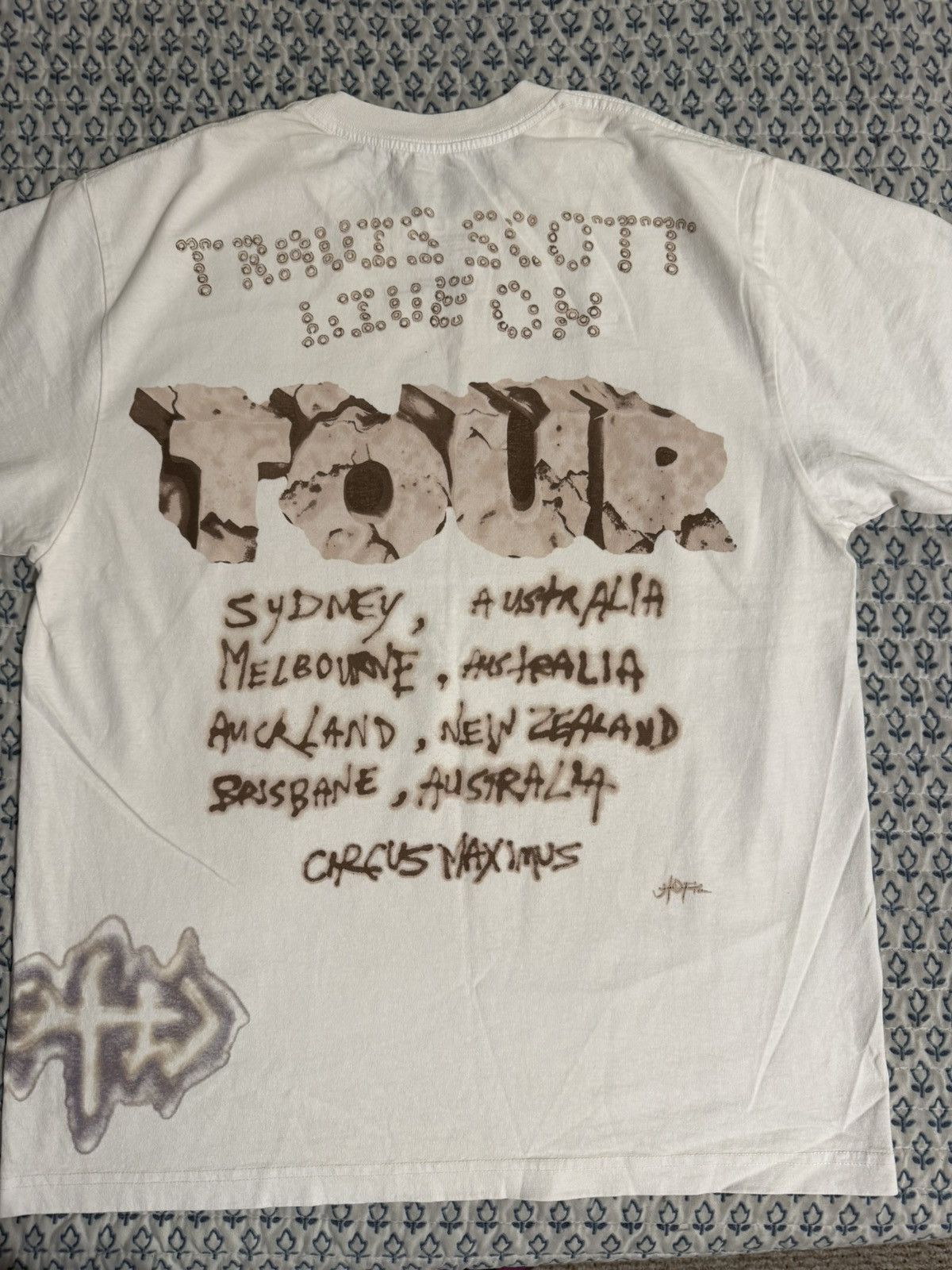 Travis Scott Travis Scott Utopia Tour 2024 tee size Lg Size US L / EU 52-54 / 3 - 2 Thumbnail