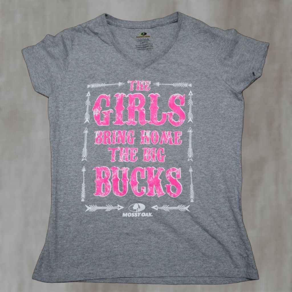 Vintage Mossy Oak T-Shirt V-Neck Girls Gray Size M Mossy Oak "The Girls Bring Home the Big Bucks" V Neck T-Shirt Black Pink Size M / US 6-8 / IT 42-44 - 1 Thumbnail
