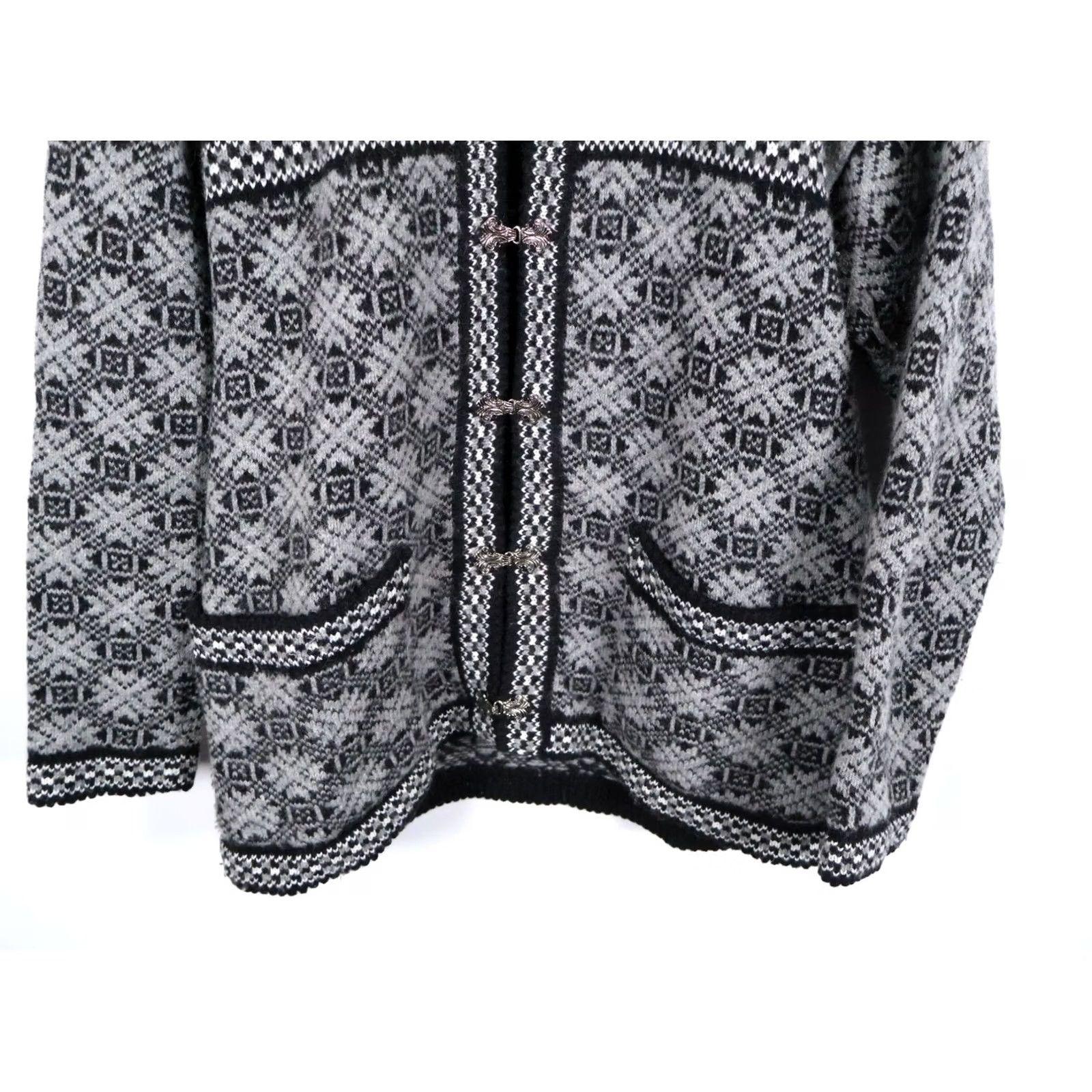 Vintage VINTAGE Icelandic Wool Clasp Cardigan Women's L Gray Black Geometric Pattern Sweater Size L / US 10 / IT 46 - 4 Thumbnail