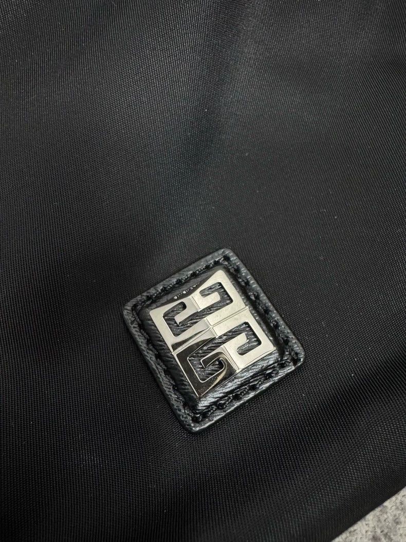 Givenchy Single Shoulder Phone Bag