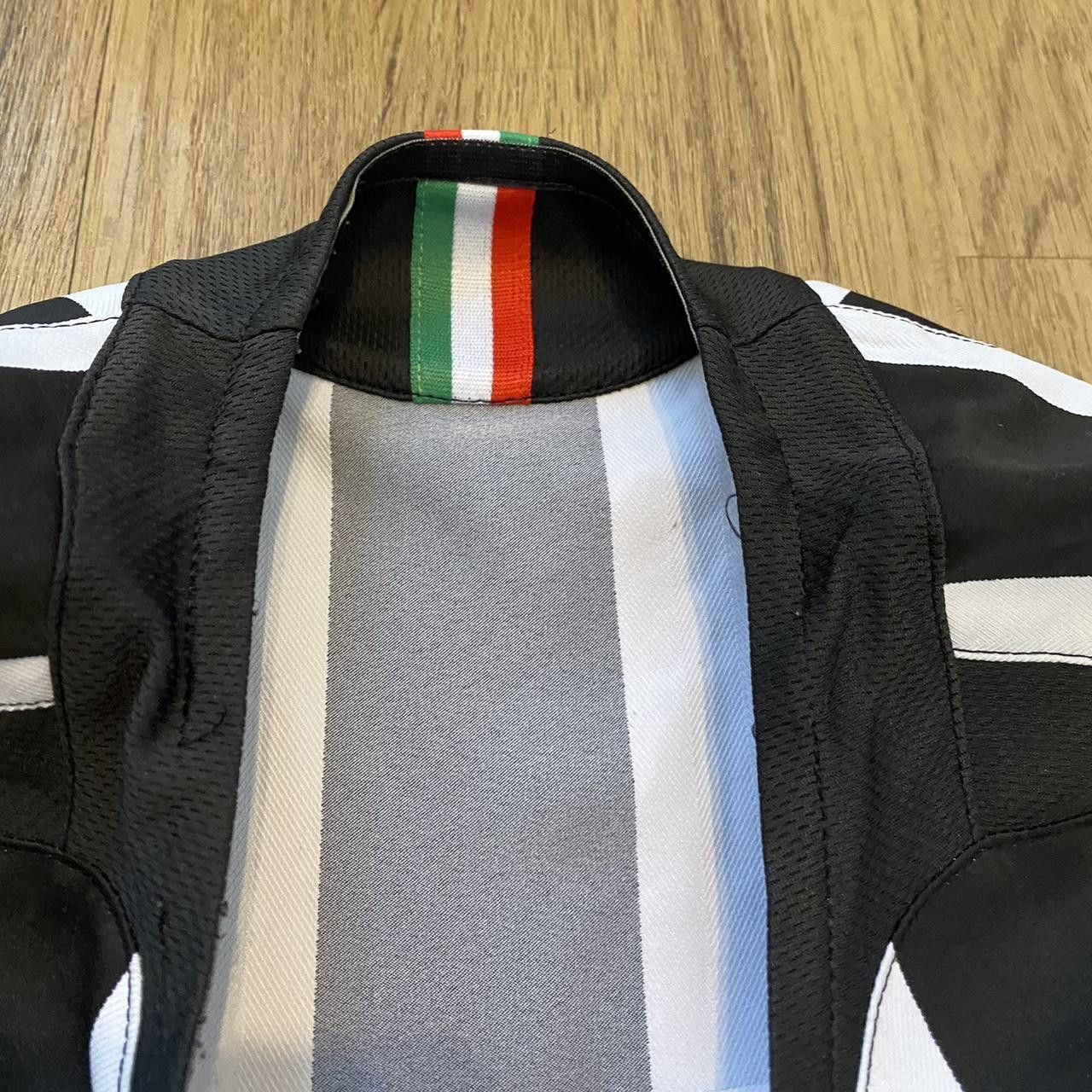 Nike 2005-06 Juventus Nike 90 Home Special Edition y2k 2000s Size US L / EU 52-54 / 3 - 4 Thumbnail