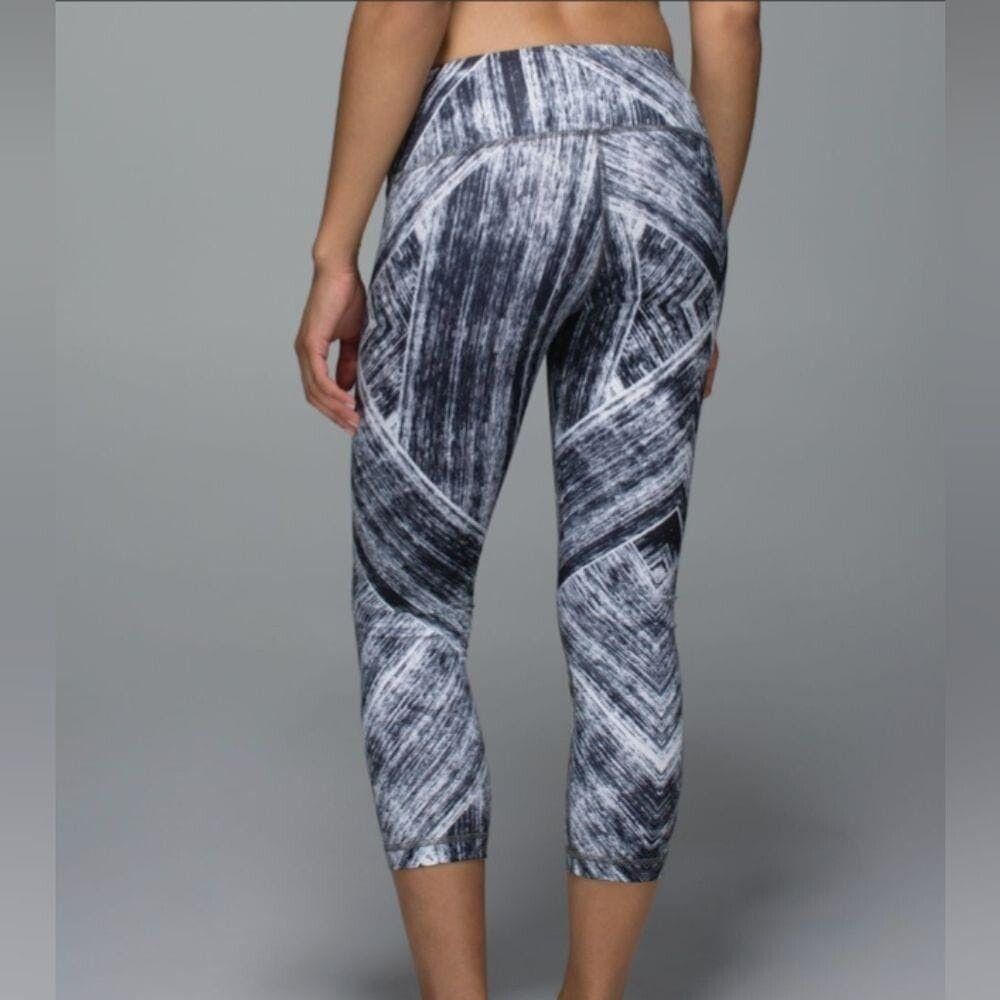 Lululemon Lululemon Wunder Under Crop II *Full-On LuonHeat Wave size 4 Size 27" / US 4 / IT 40 - 6 Thumbnail