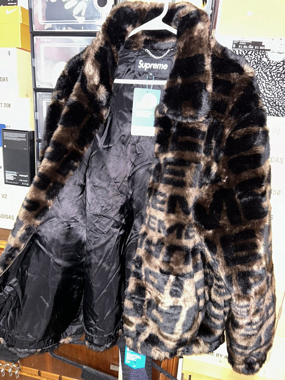Supreme Supreme Faux Fur Repeater Bomber Jacket Brown SS18 XL NEW Size US XL / EU 56 / 4 - 5 Thumbnail