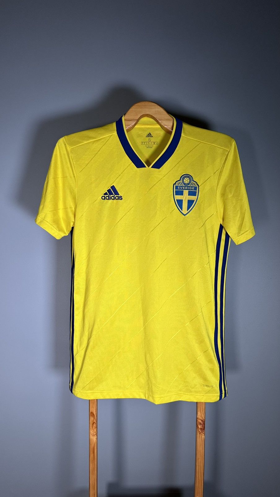 Vintage Sweden Home Football Shirt 2017/19 Adults small Adidas Size US S / EU 44-46 / 1 - 1 Thumbnail
